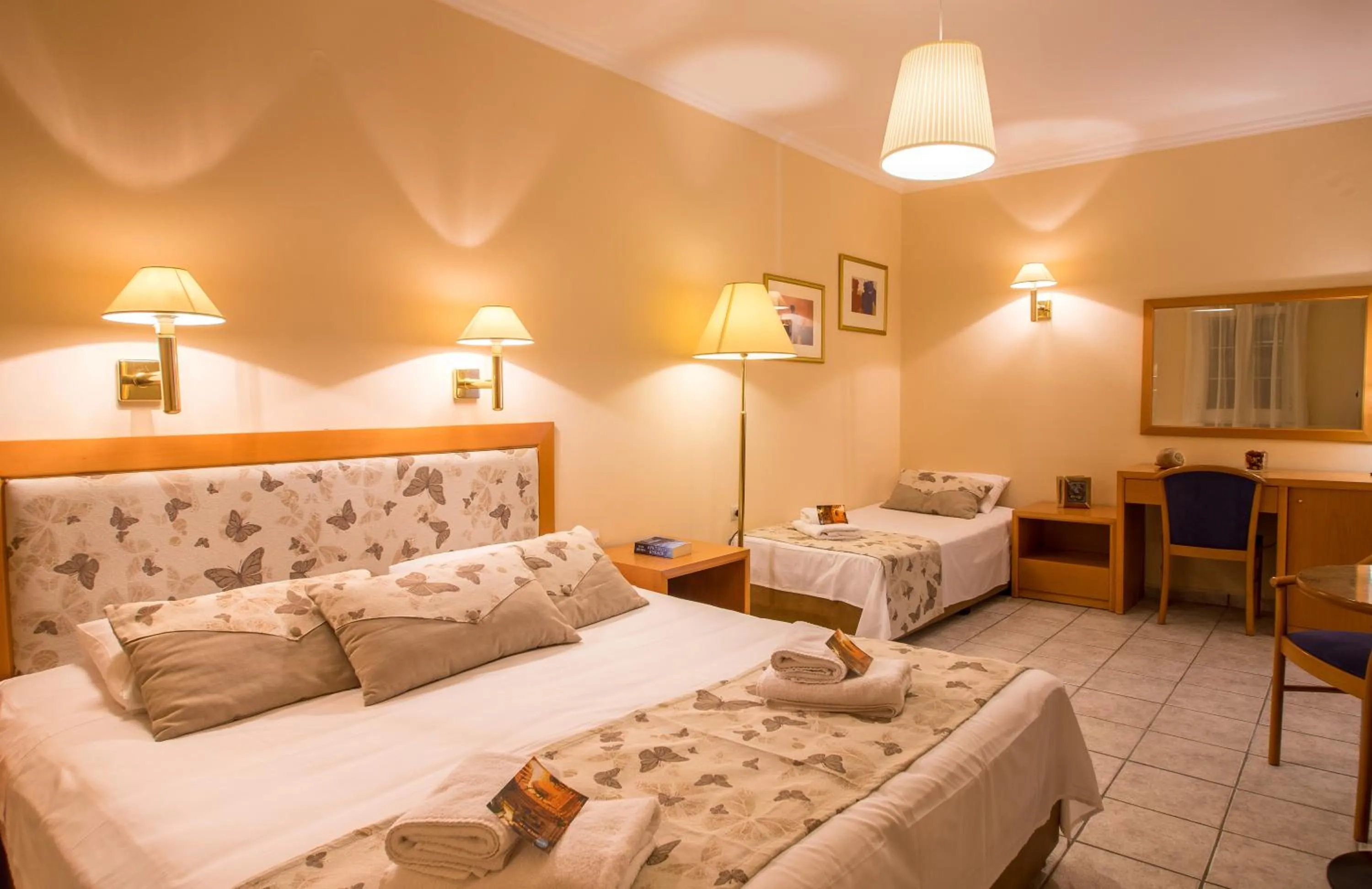 Photo of the whole room, Bed in Syros Atlantis