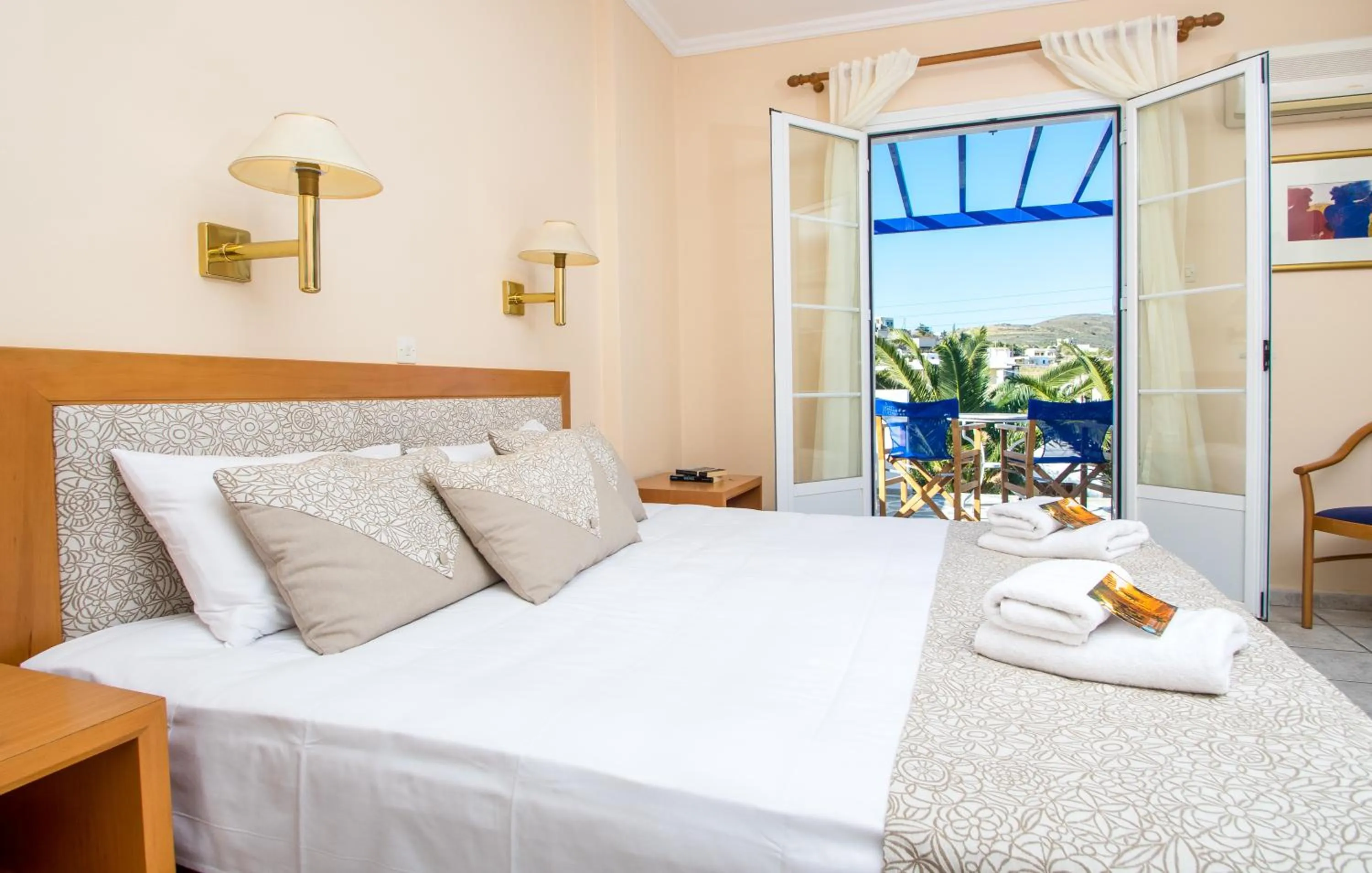Photo of the whole room, Bed in Syros Atlantis