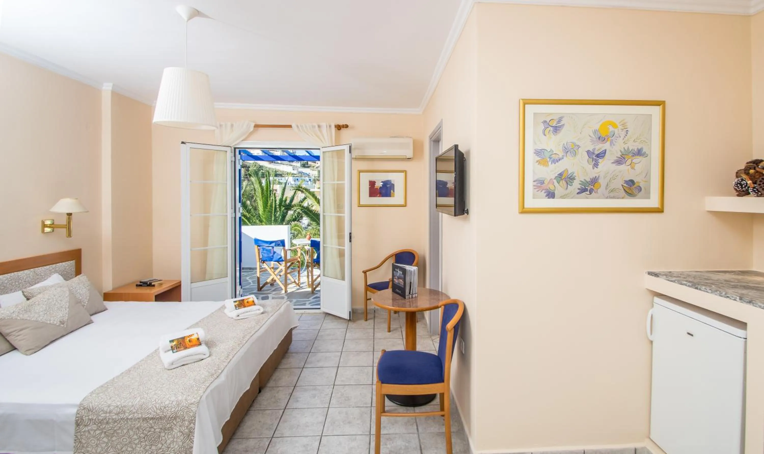 Photo of the whole room, Bed in Syros Atlantis