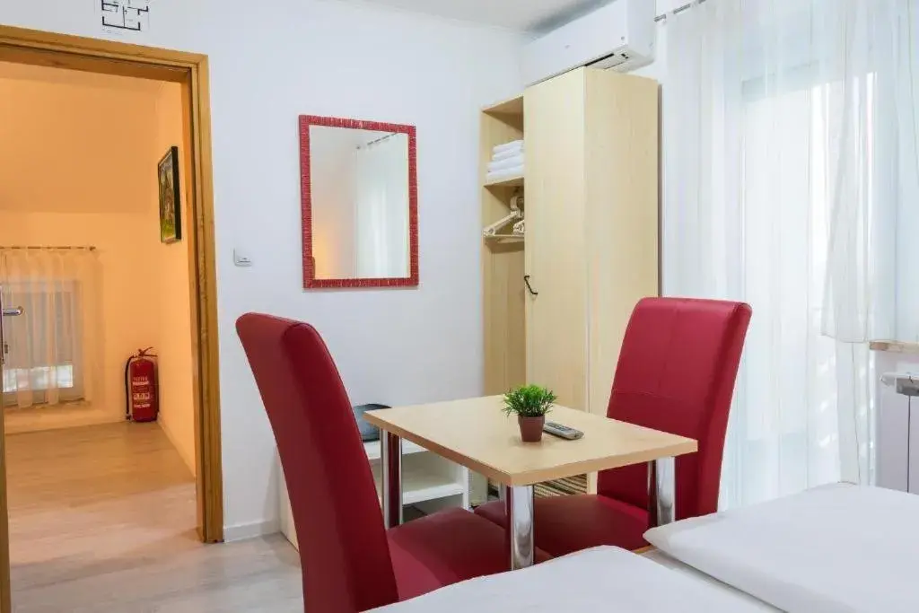 Three-Bedroom Apartment - Split Level in Guesthouse Franjkovic Three-Bedroom Apartment - Split Level in Guesthouse Franjkovic