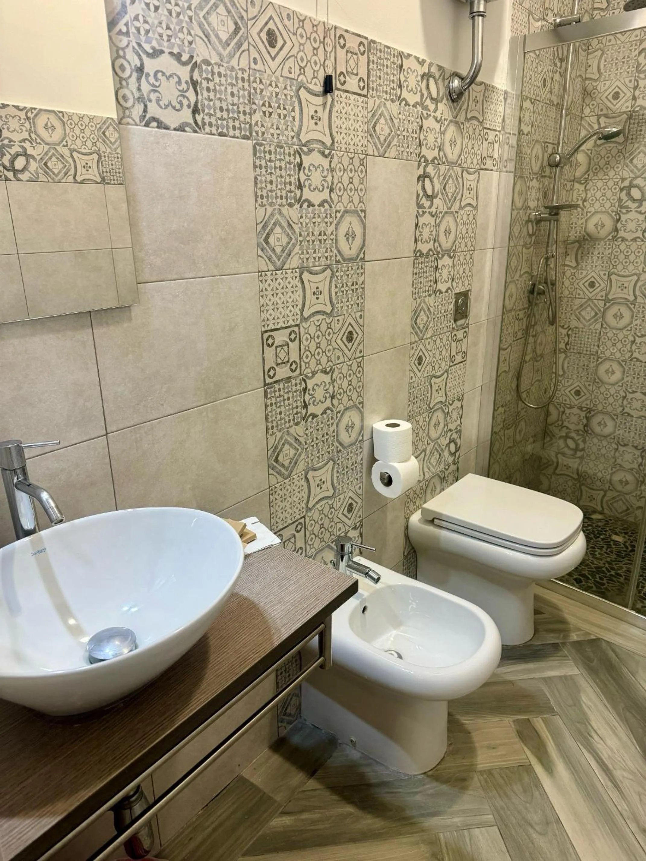 Shower, Bathroom in Hotel Santuario