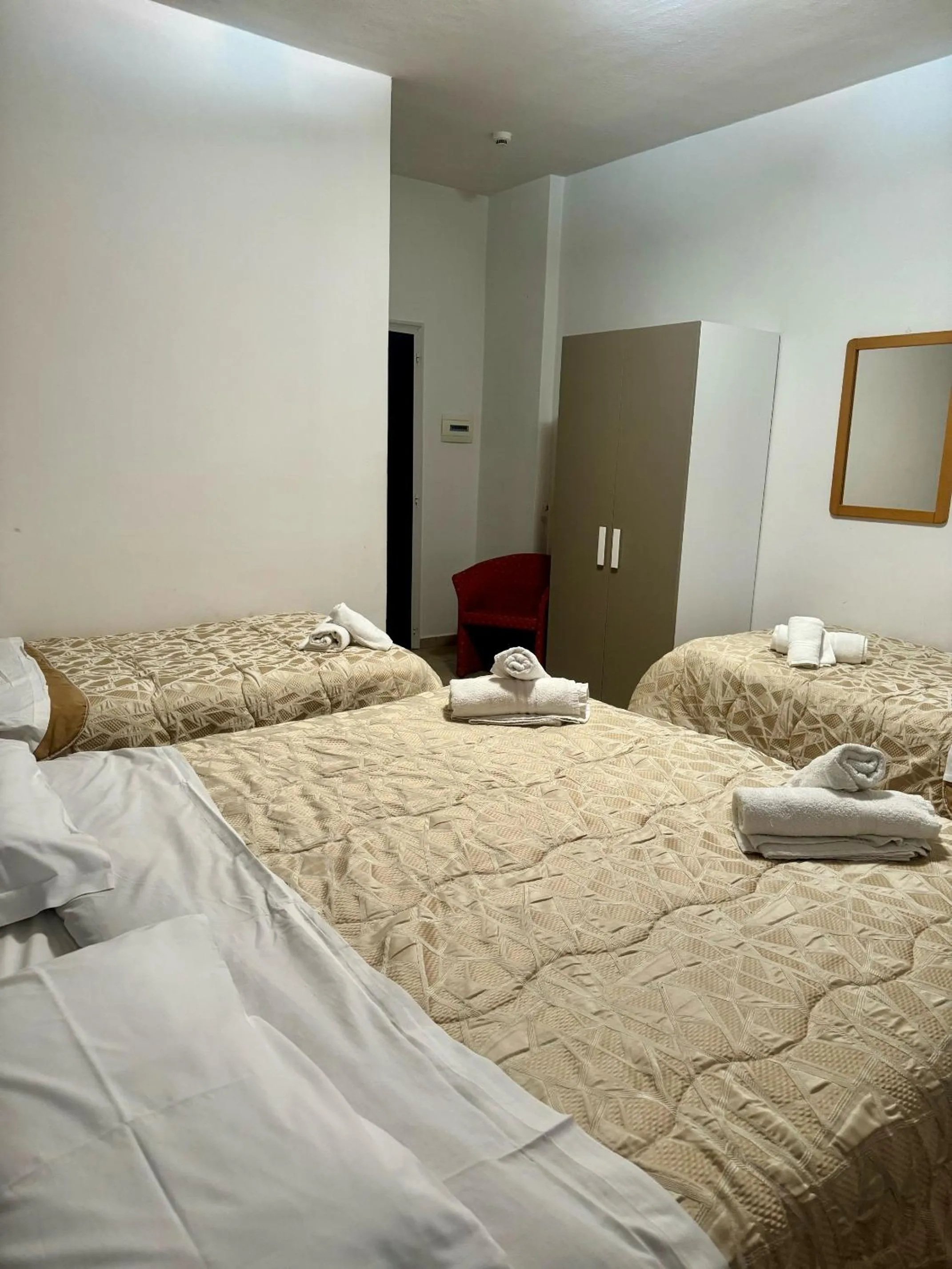 Photo of the whole room in Hotel Santuario