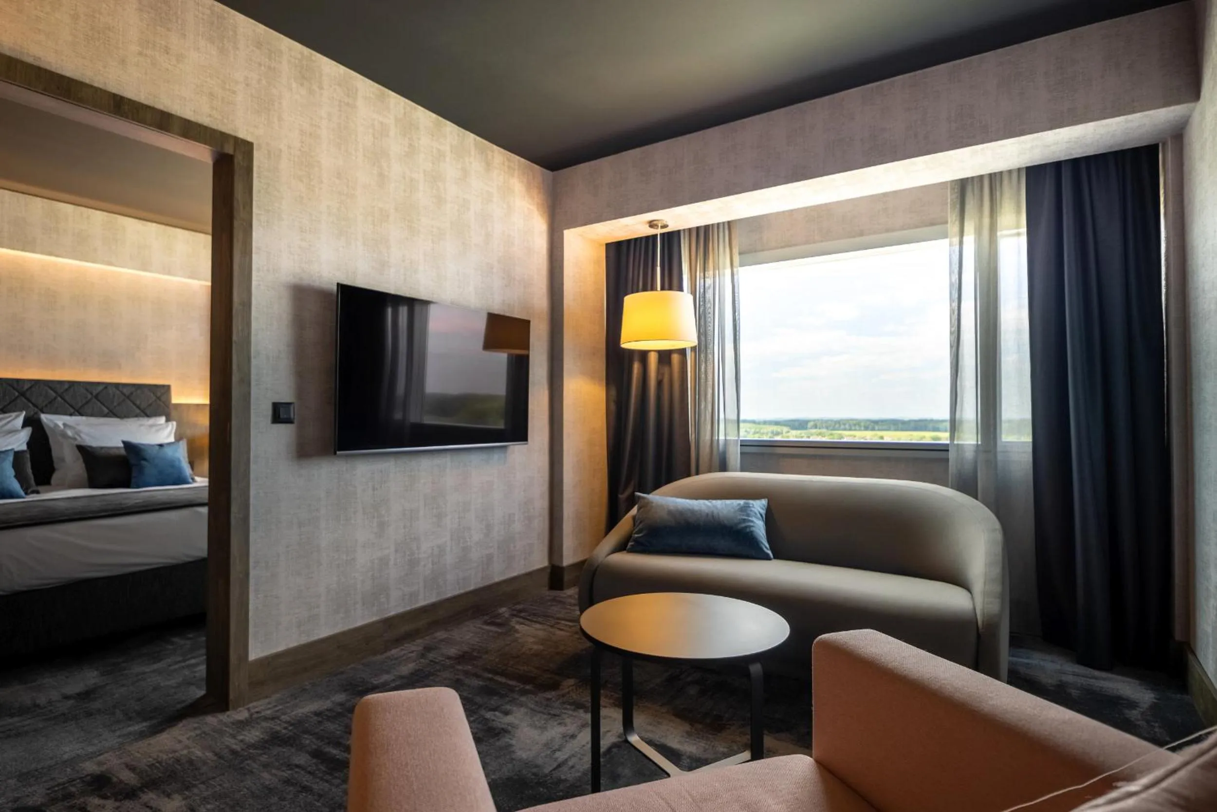 TV and multimedia, Bed in Hotel Osijek