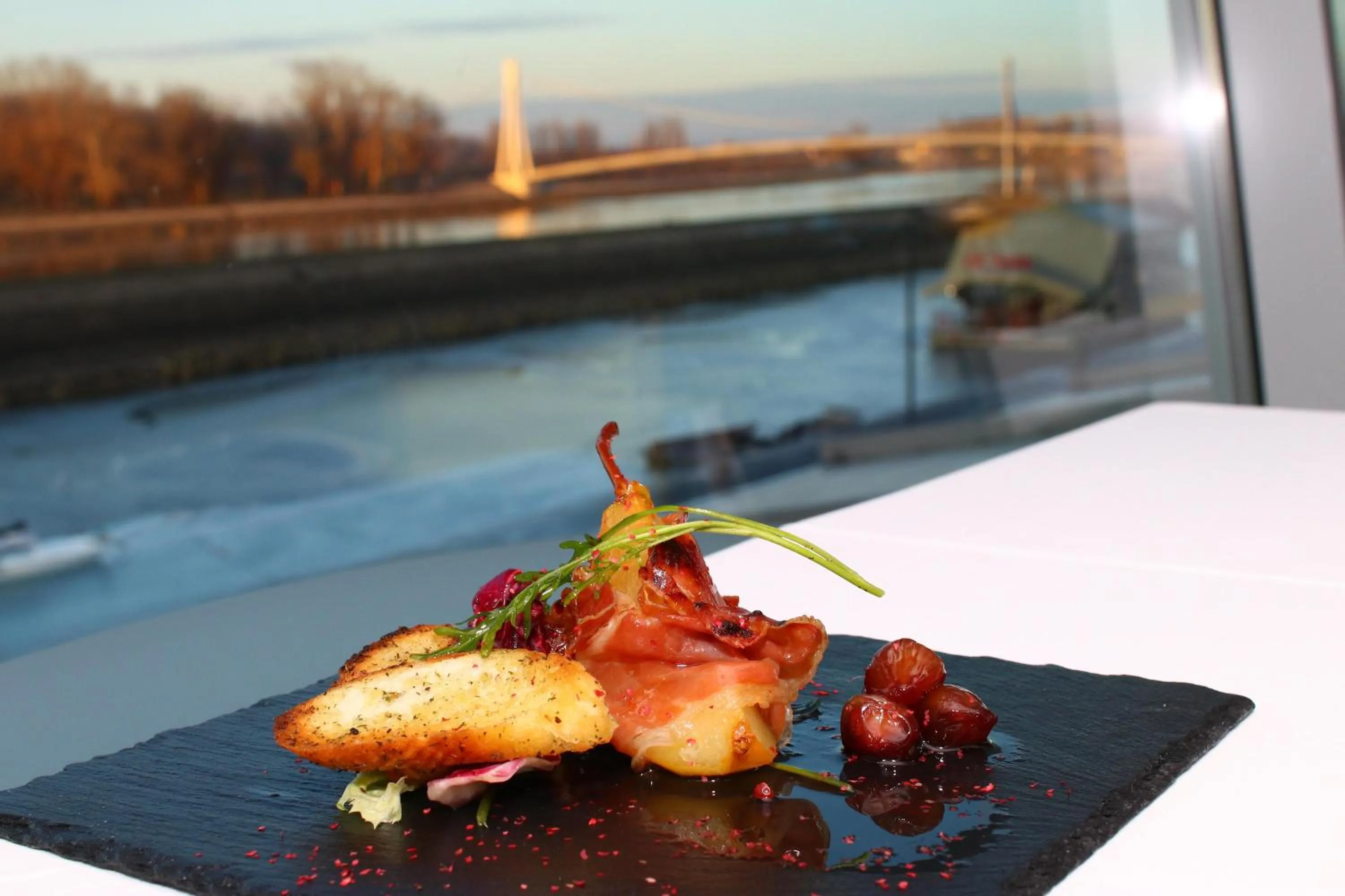 Restaurant/places to eat in Hotel Osijek