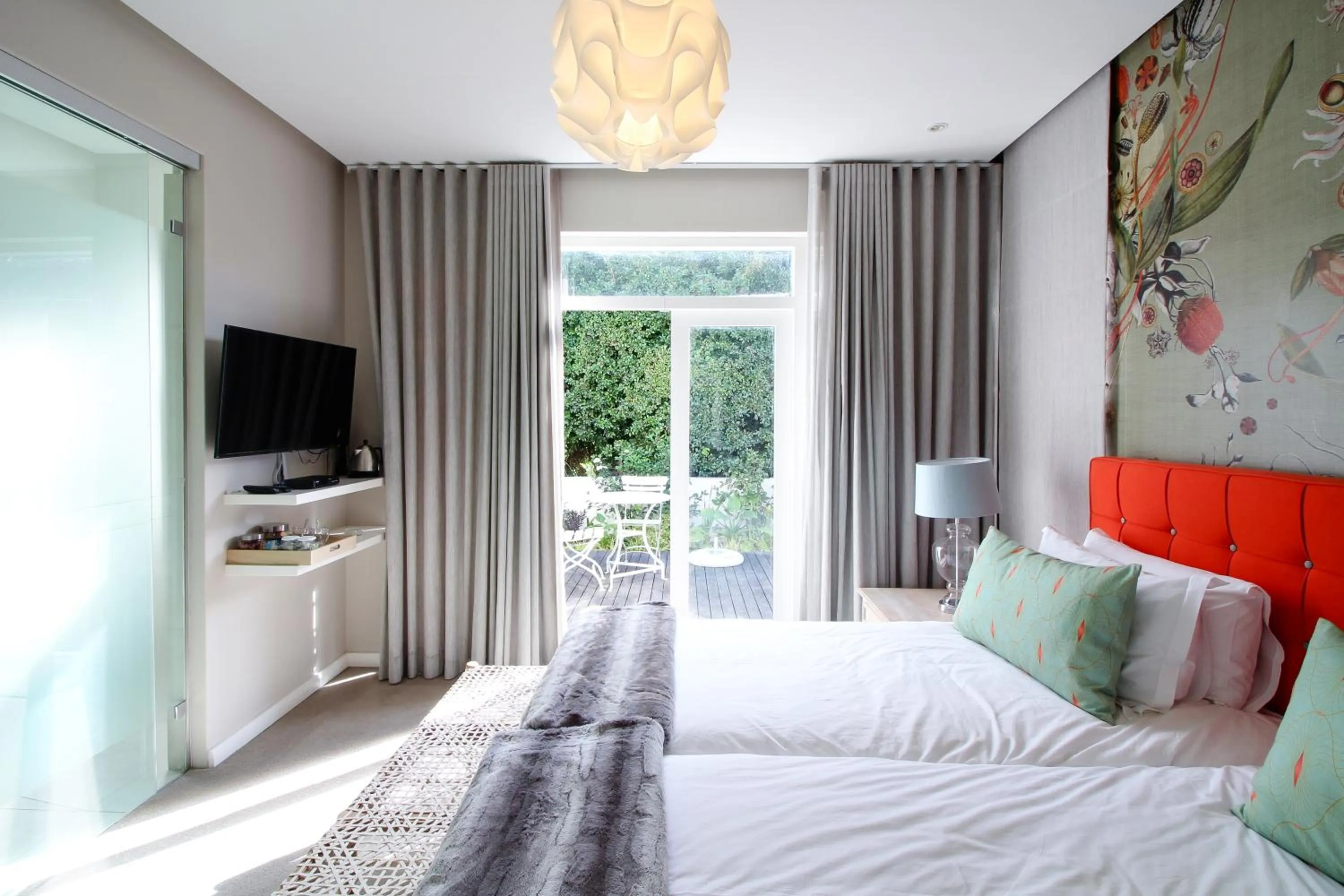 Bed in Thirty On Grace