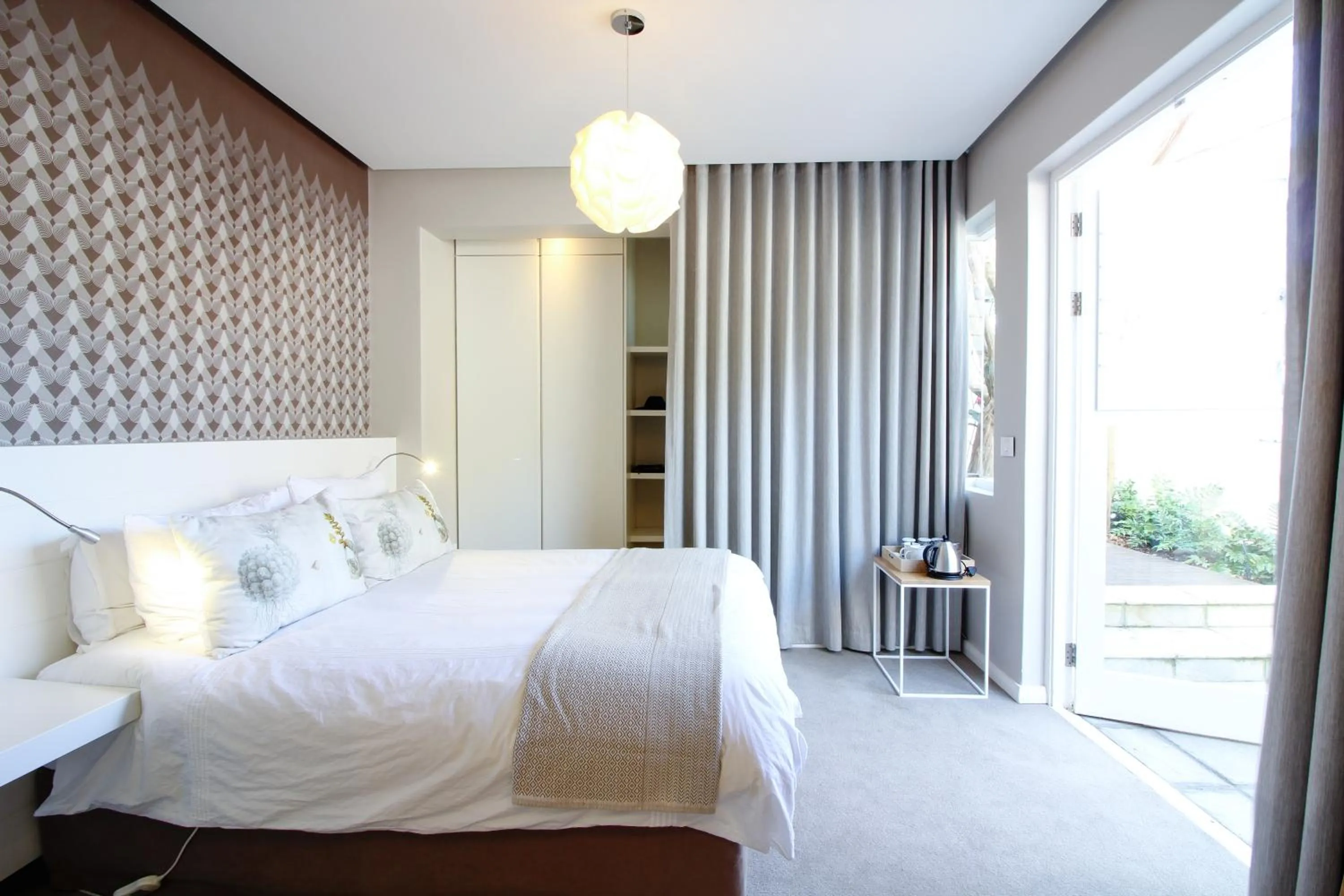 Bed in Thirty On Grace