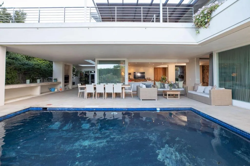 Swimming pool in Thirty On Grace