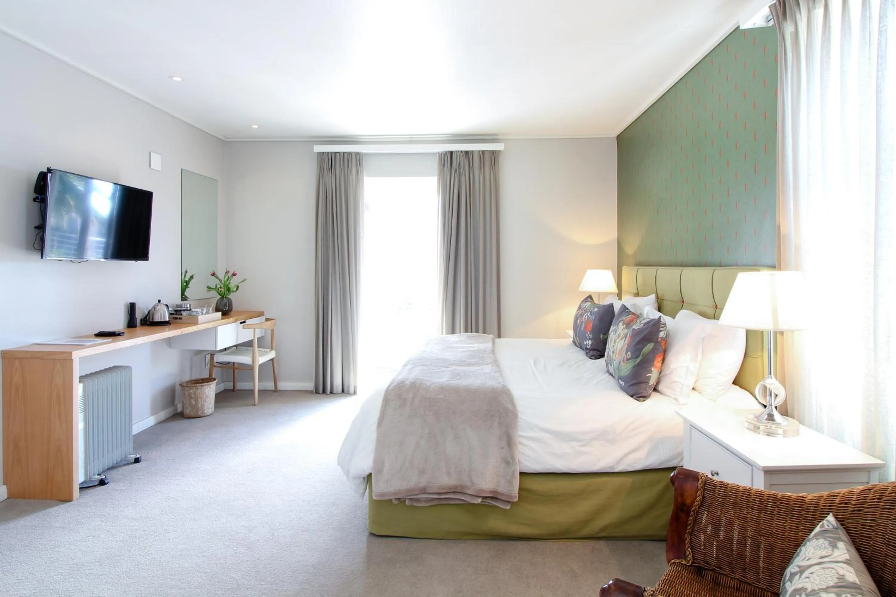 Bed in Thirty On Grace