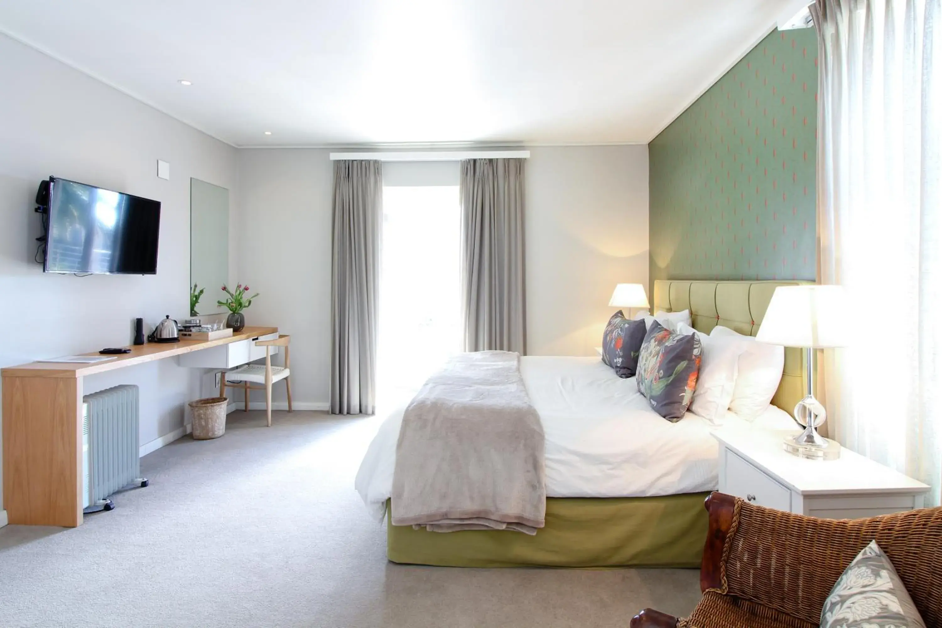 King Room with Mountain View - single occupancy in Thirty On Grace King Room with Mountain View - single occupancy in Thirty On Grace