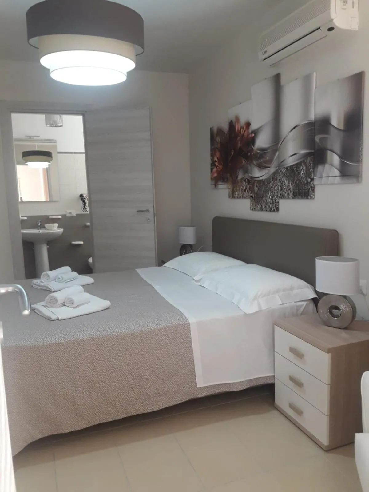 Photo of the whole room, Bed in Residence Agave Lampedusa