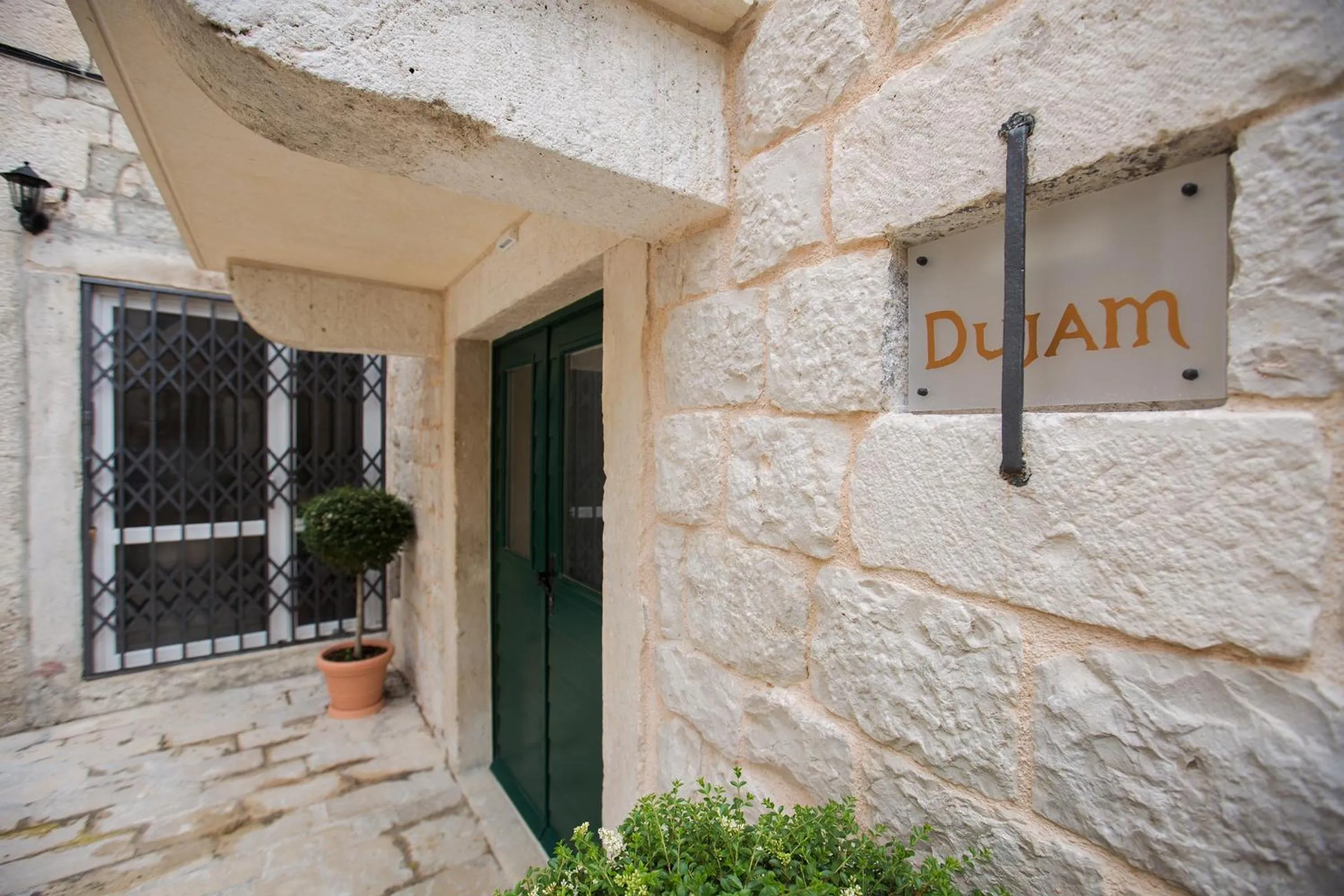 Facade/entrance in Apartments & Rooms Dujam