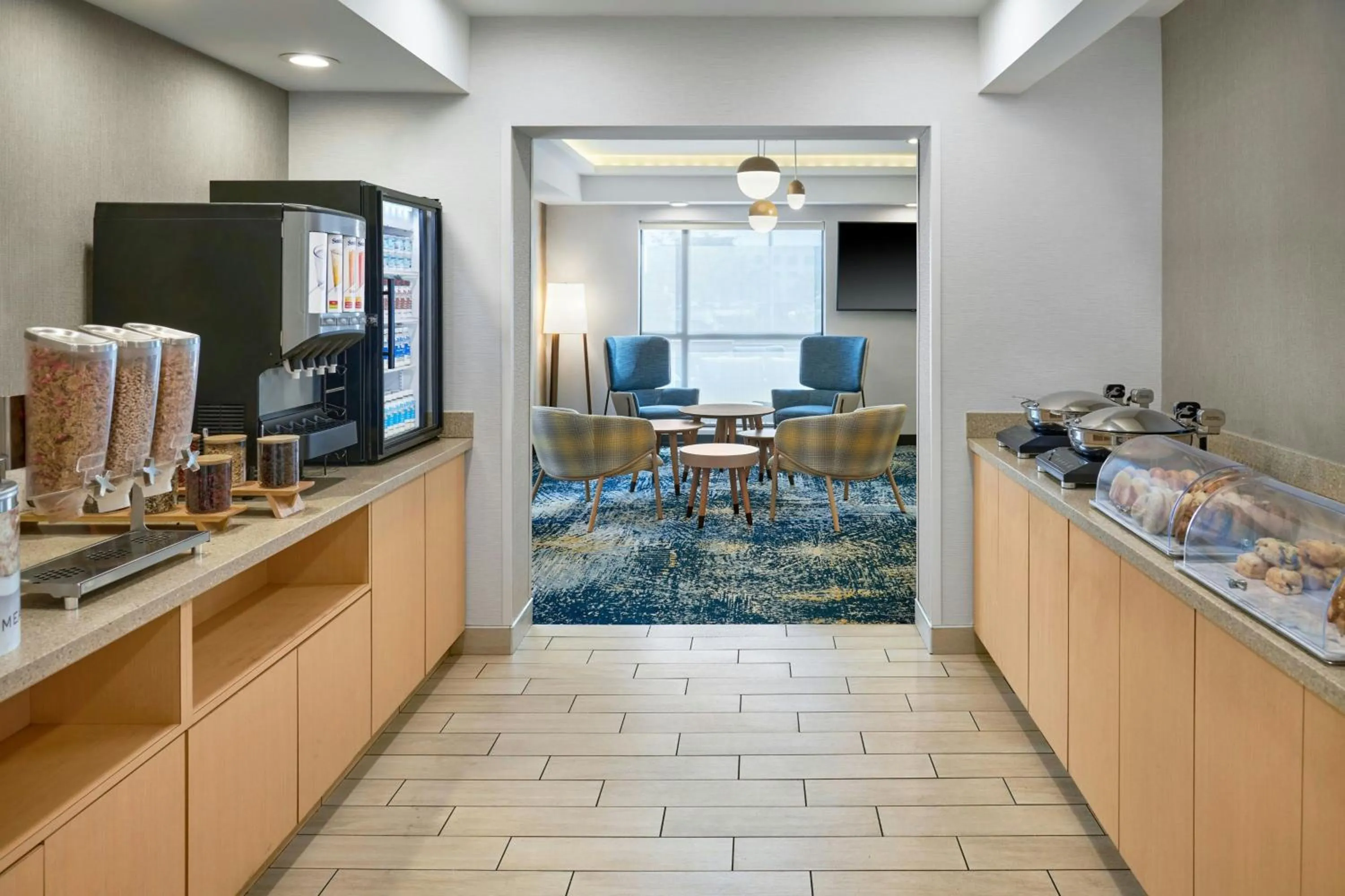 Breakfast in TownePlace Suites by Marriott Detroit Troy