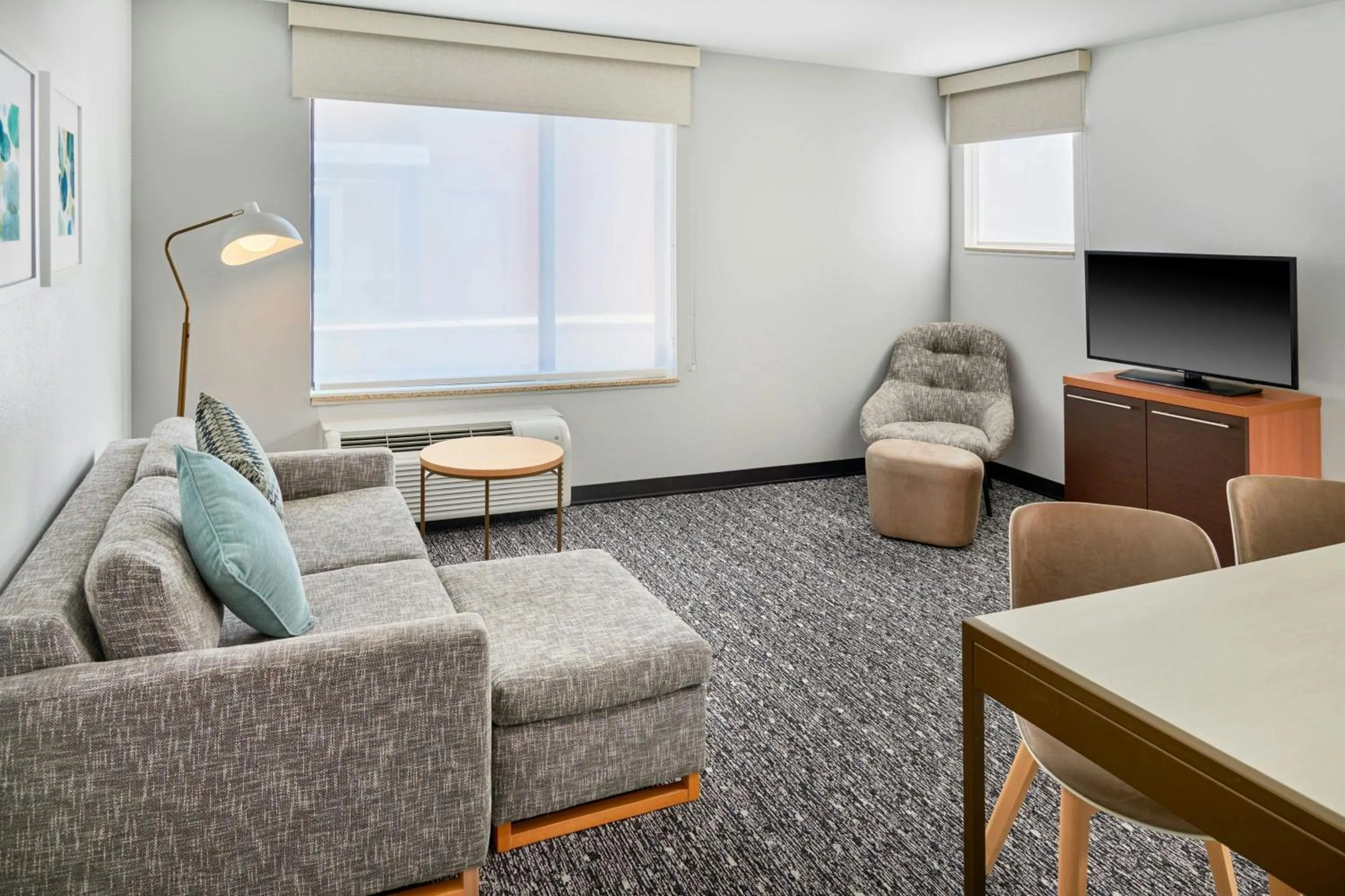Living room in TownePlace Suites by Marriott Detroit Troy