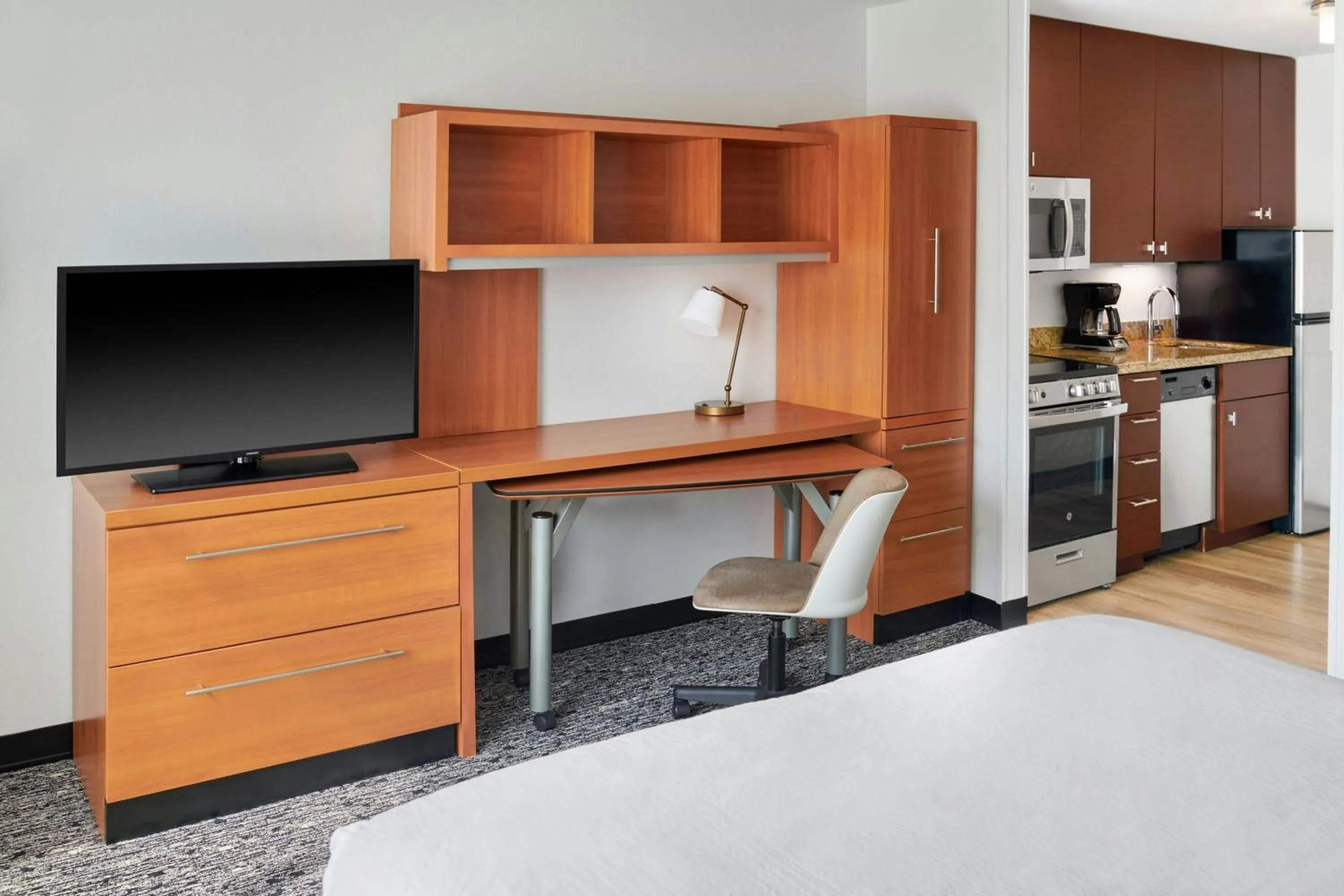 Photo of the whole room, Bed in TownePlace Suites by Marriott Detroit Troy