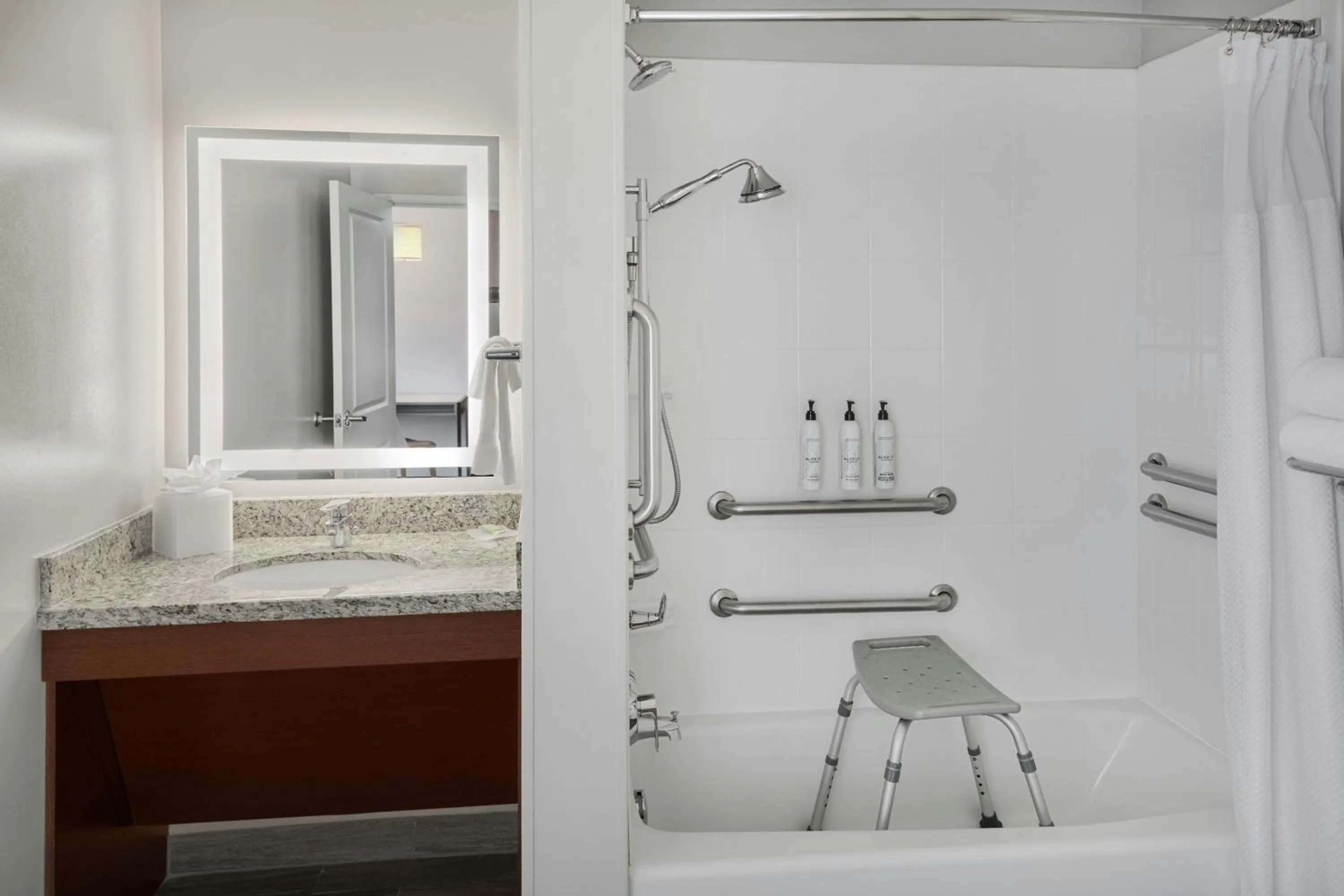 Bathroom in TownePlace Suites by Marriott Detroit Troy