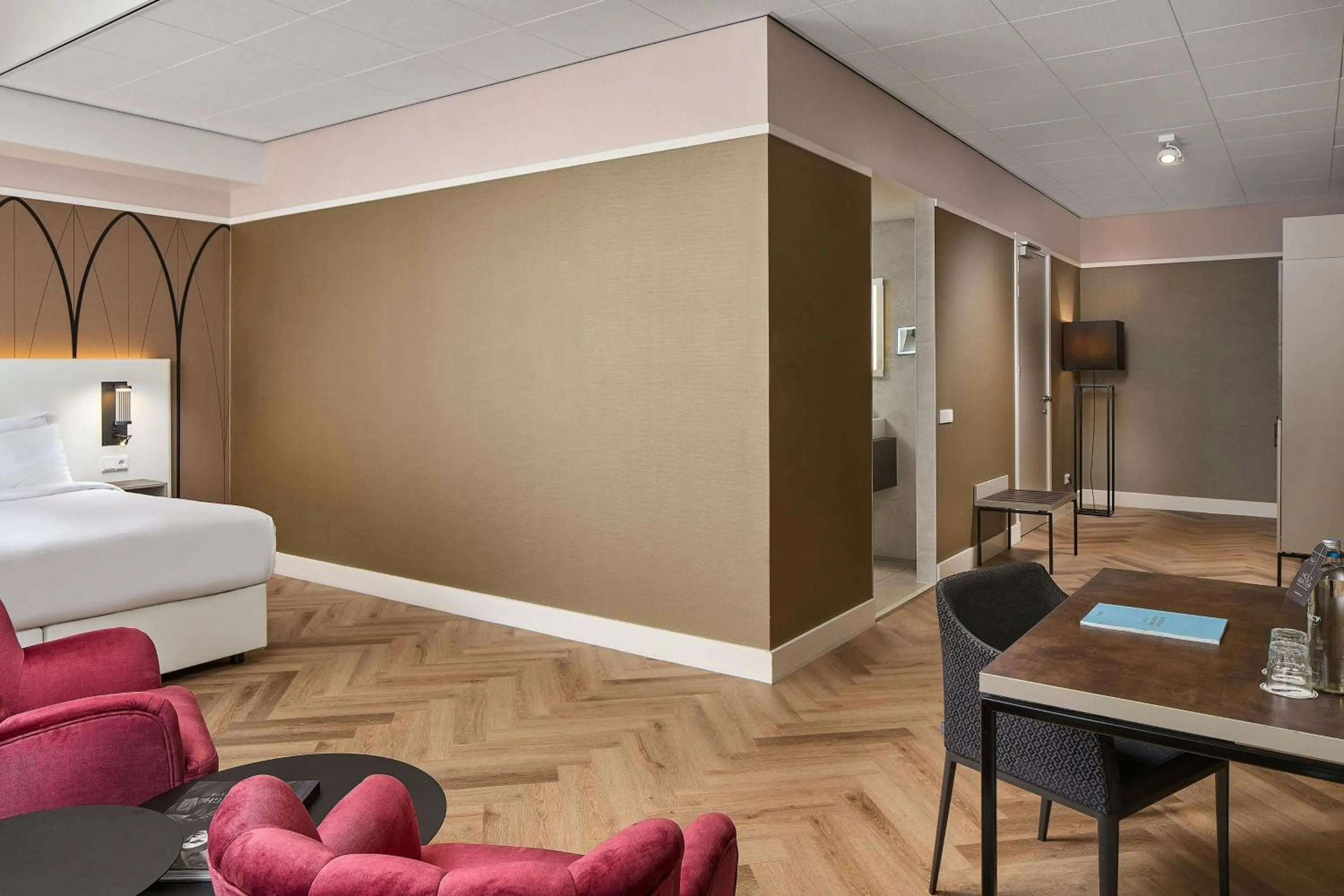 Photo of the whole room, Bed in Hotel Nassau Breda, Autograph Collection