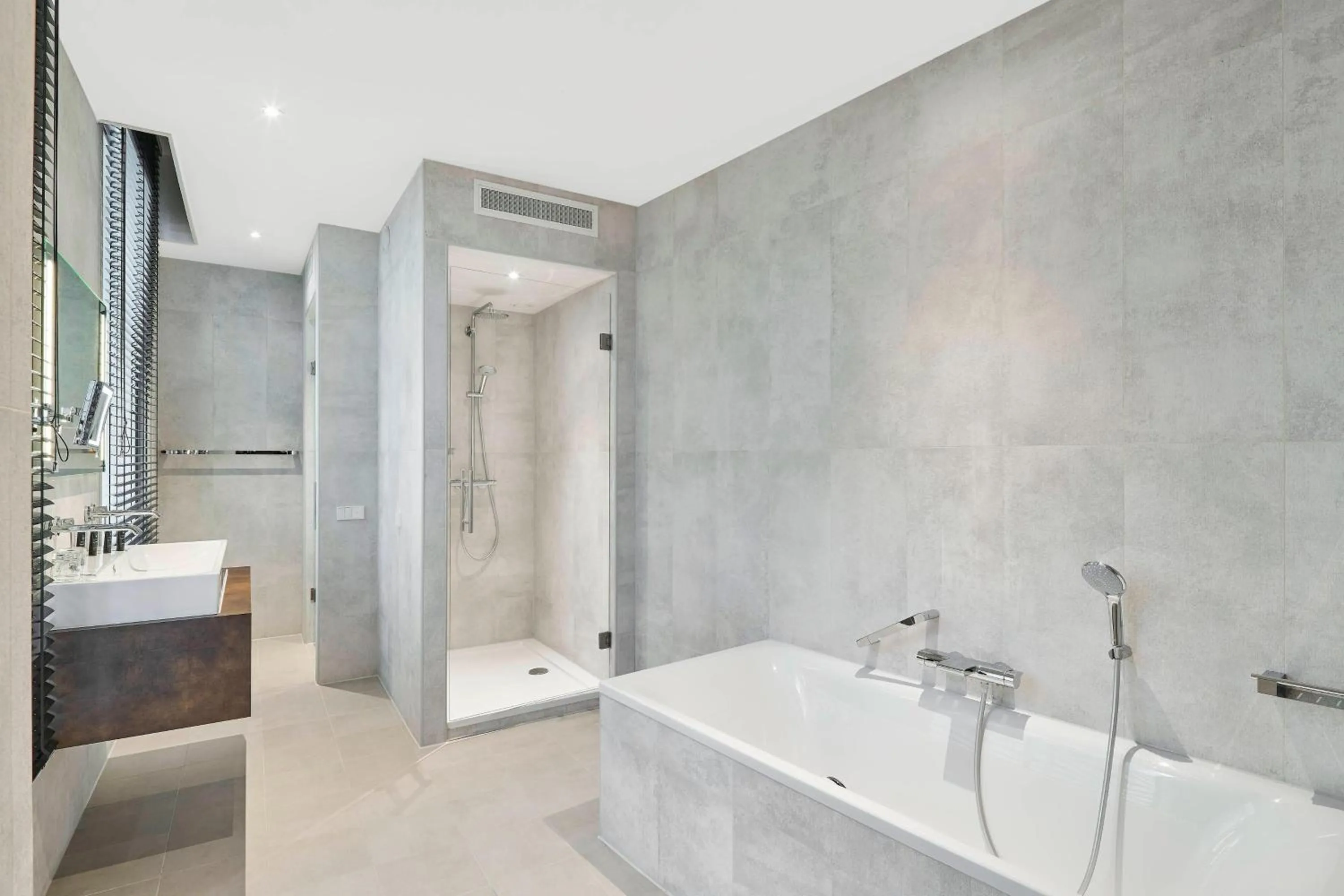 Bathroom in Hotel Nassau Breda, Autograph Collection