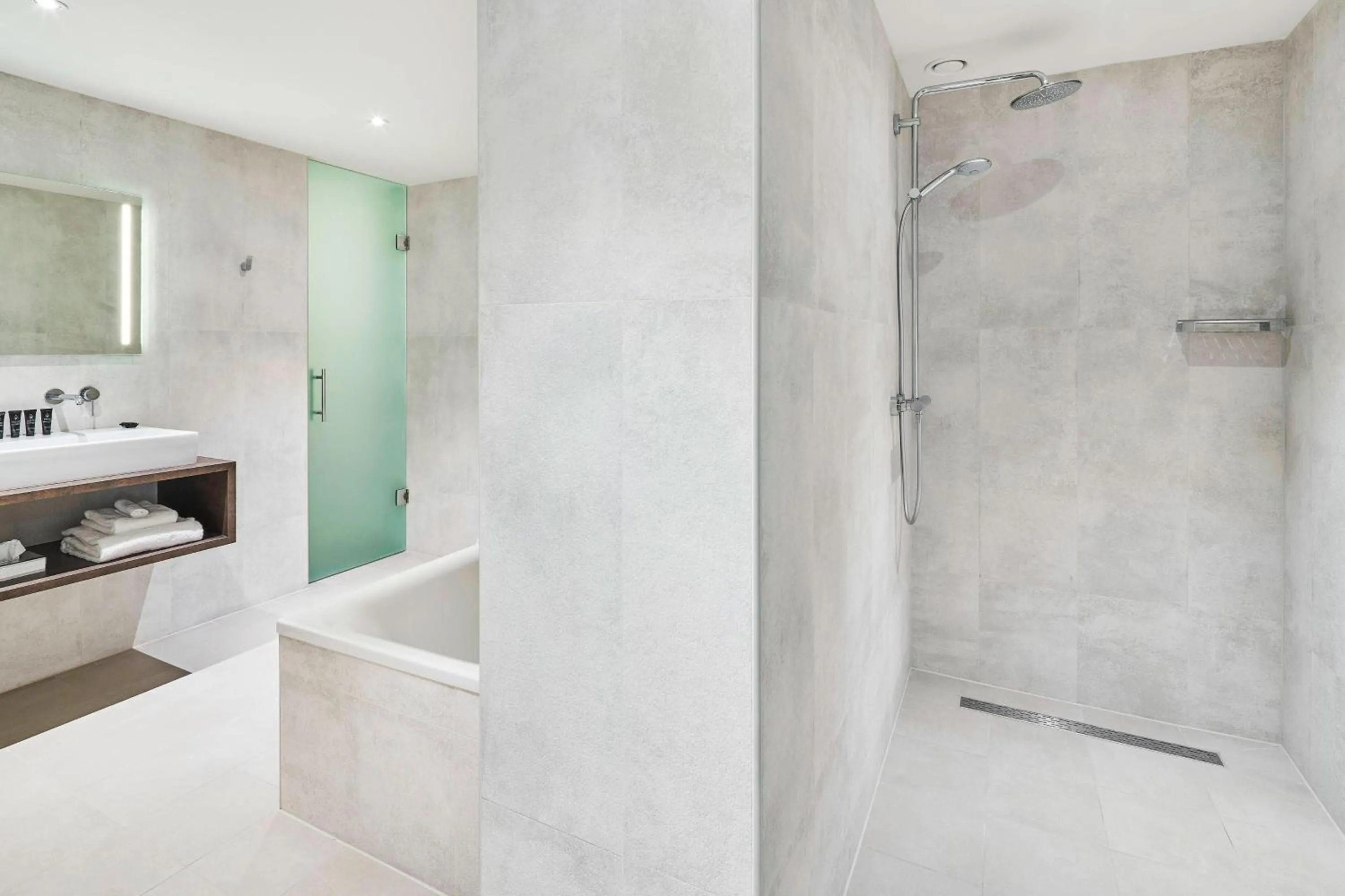 Bathroom in Hotel Nassau Breda, Autograph Collection