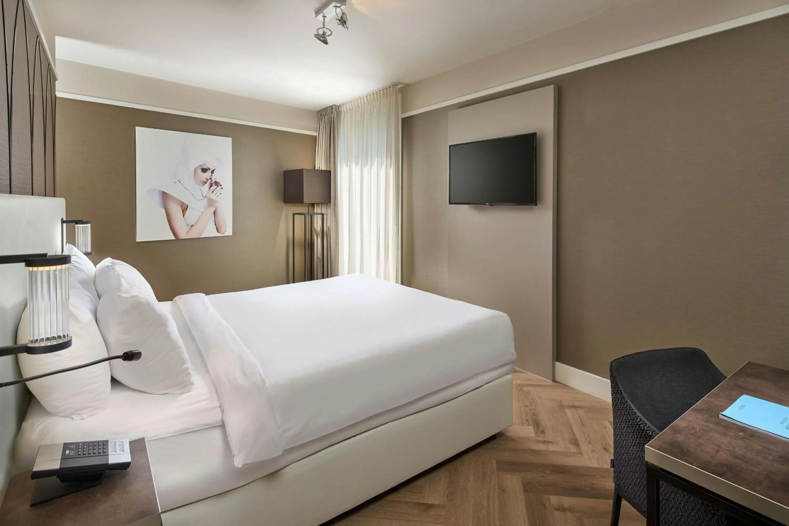 Photo of the whole room, Bed in Hotel Nassau Breda, Autograph Collection