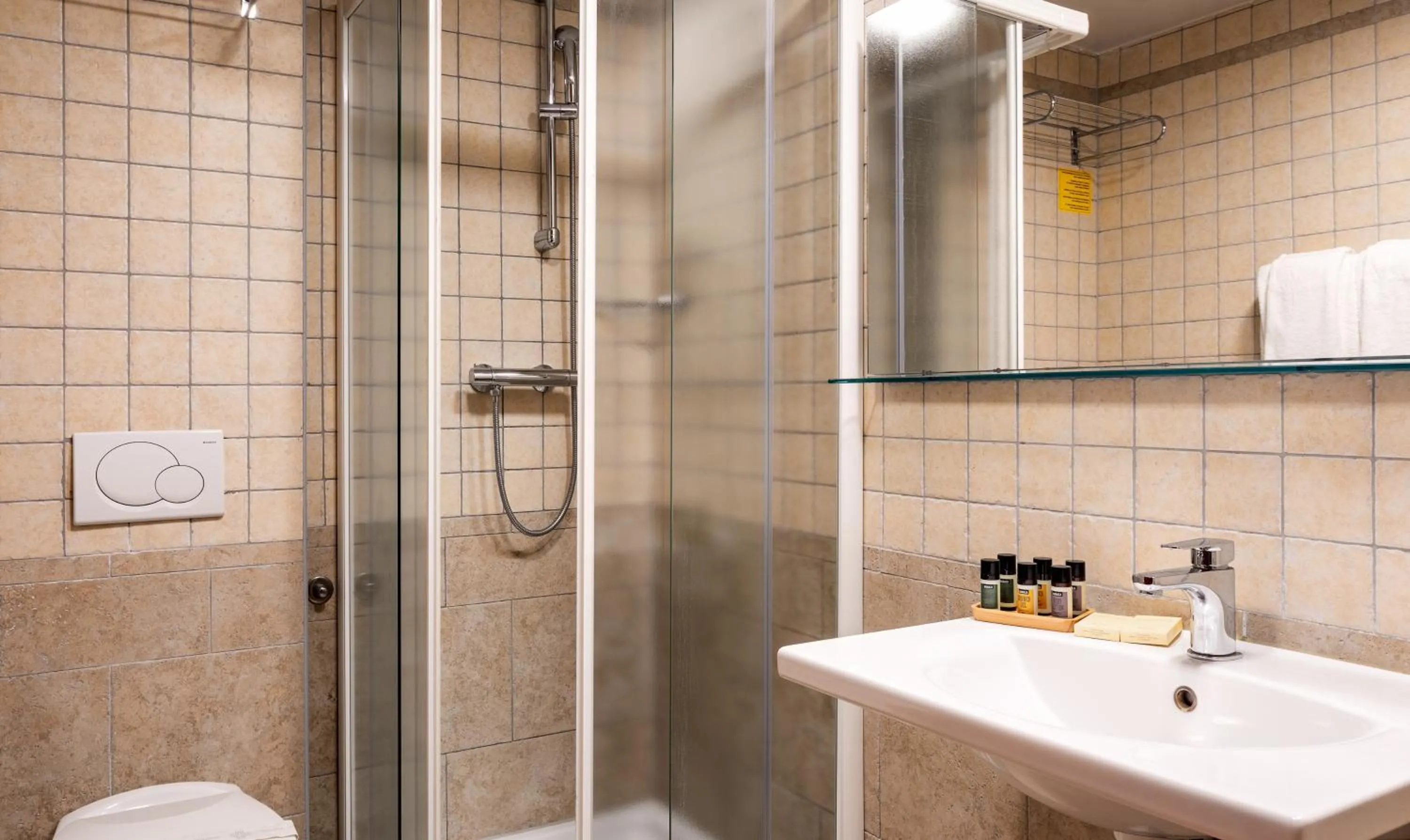 Shower in Hotel Podstine