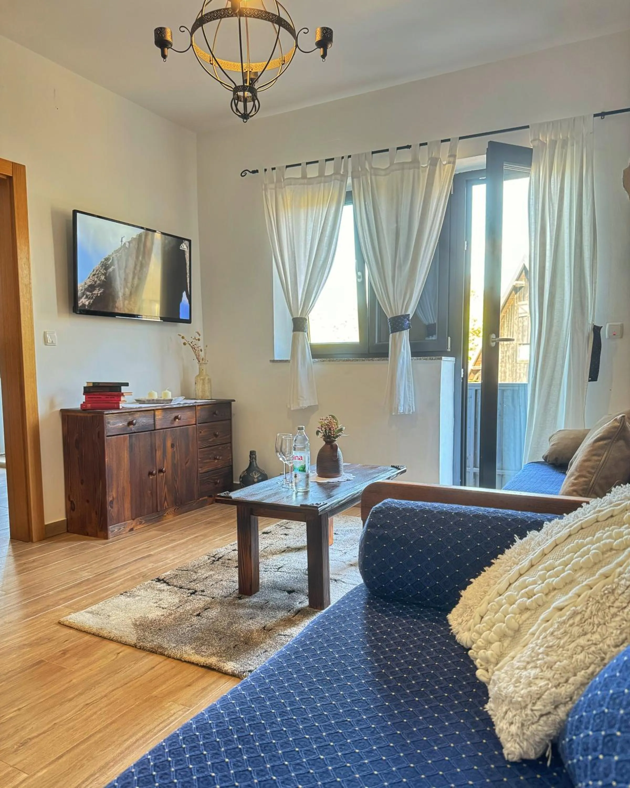 TV and multimedia in Etno Garden Apartments