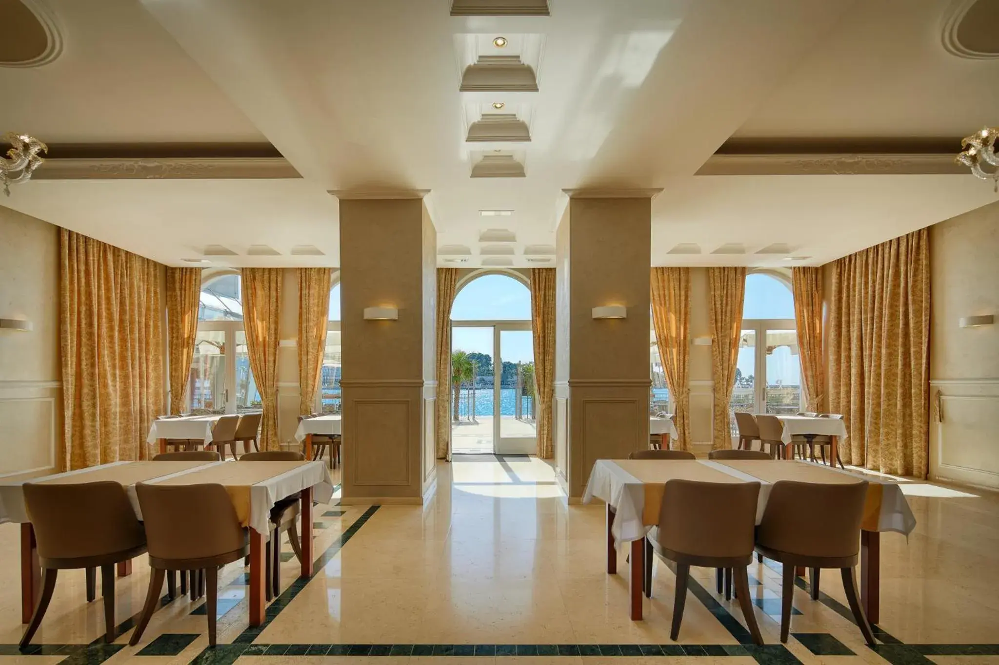 Restaurant/places to eat in BO Hotel Palazzo Restaurant/places to eat in BO Hotel Palazzo