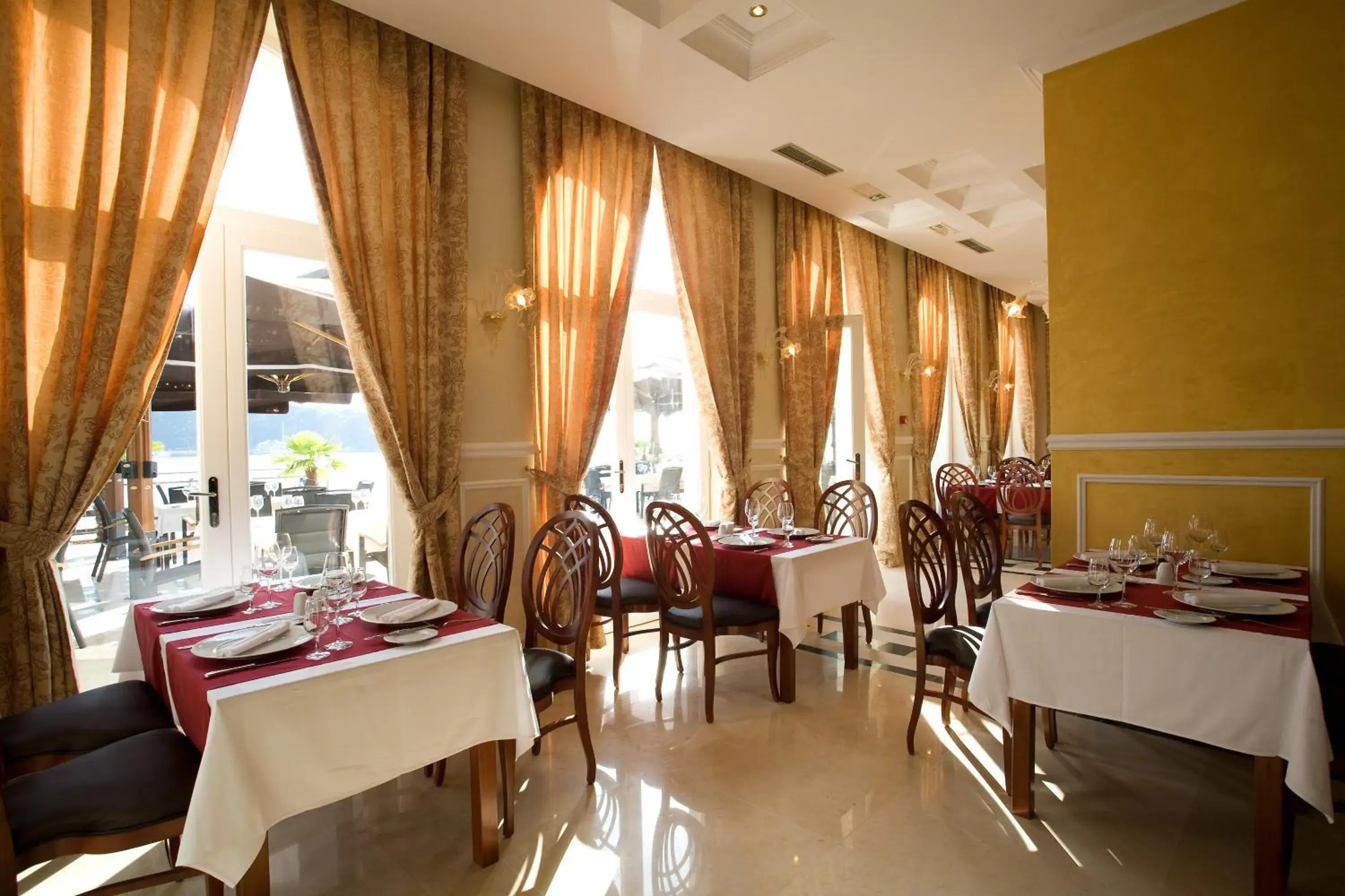 Restaurant/Places to Eat in BO Hotel Palazzo