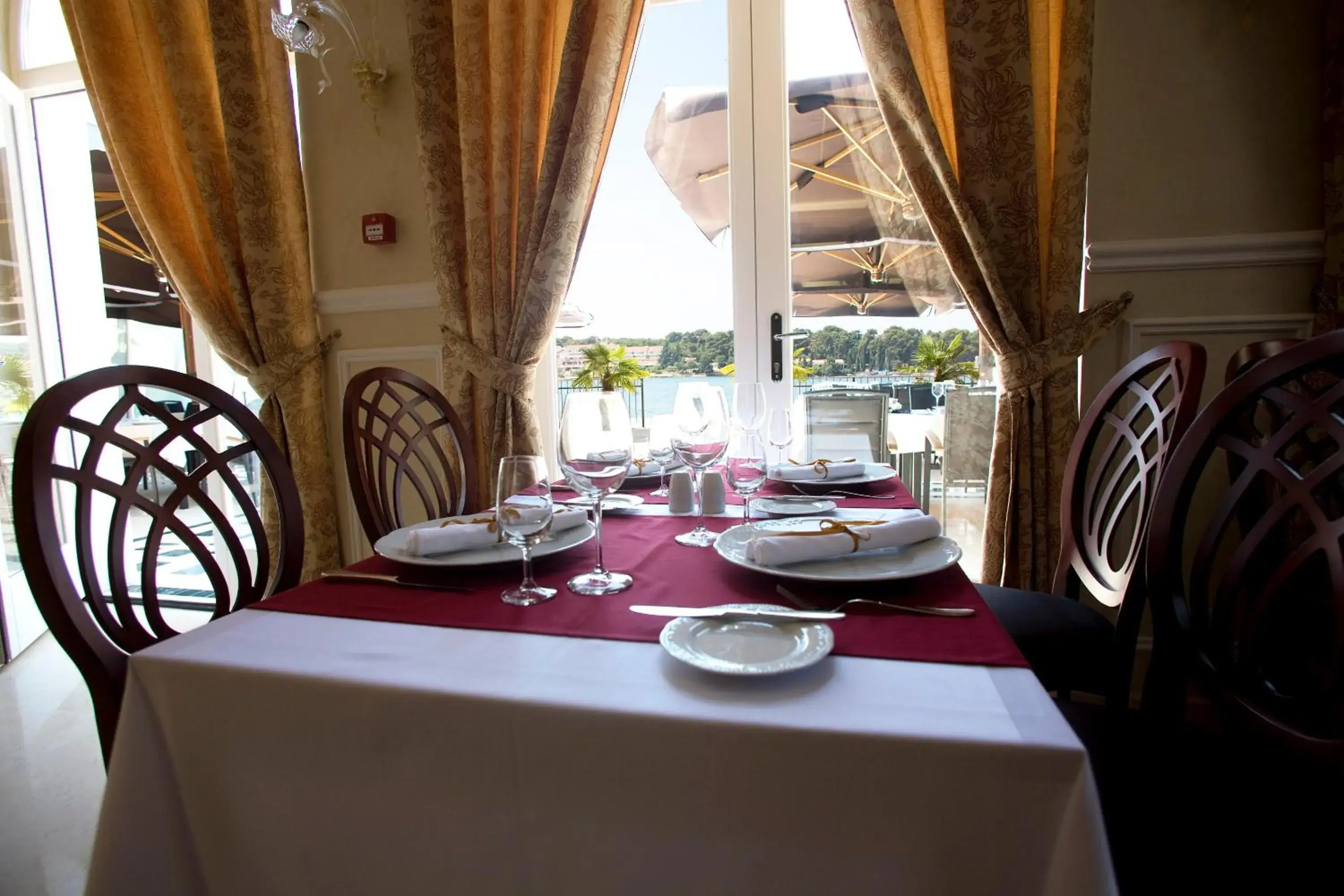 Restaurant/Places to Eat in BO Hotel Palazzo