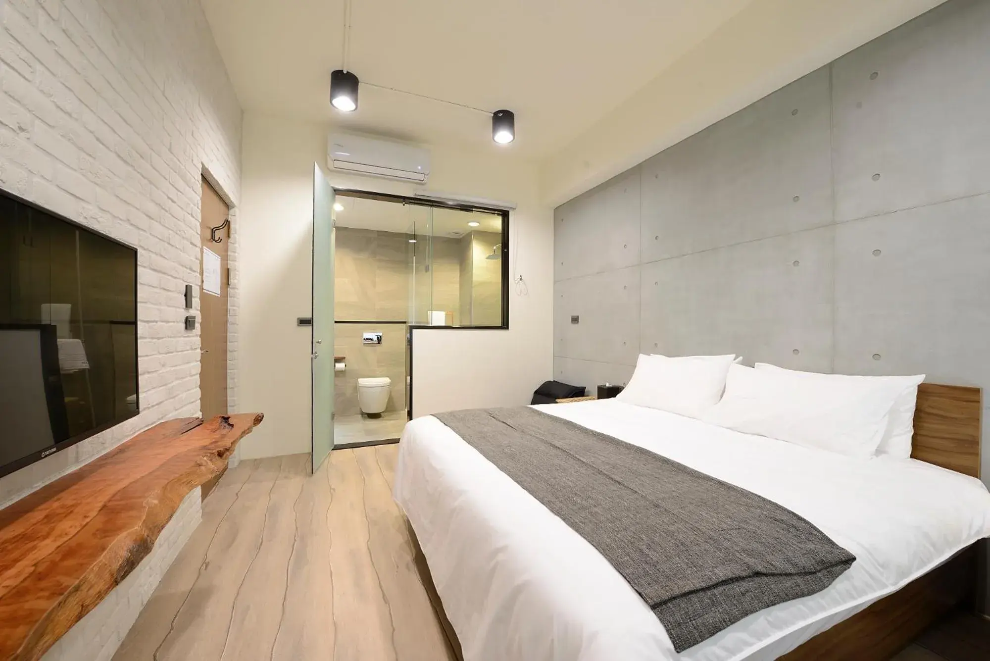 Photo of the whole room, Bed in 日月潭山慕藝旅 Sun Moon Inn Photo of the whole room, Bed in 日月潭山慕藝旅 Sun Moon Inn