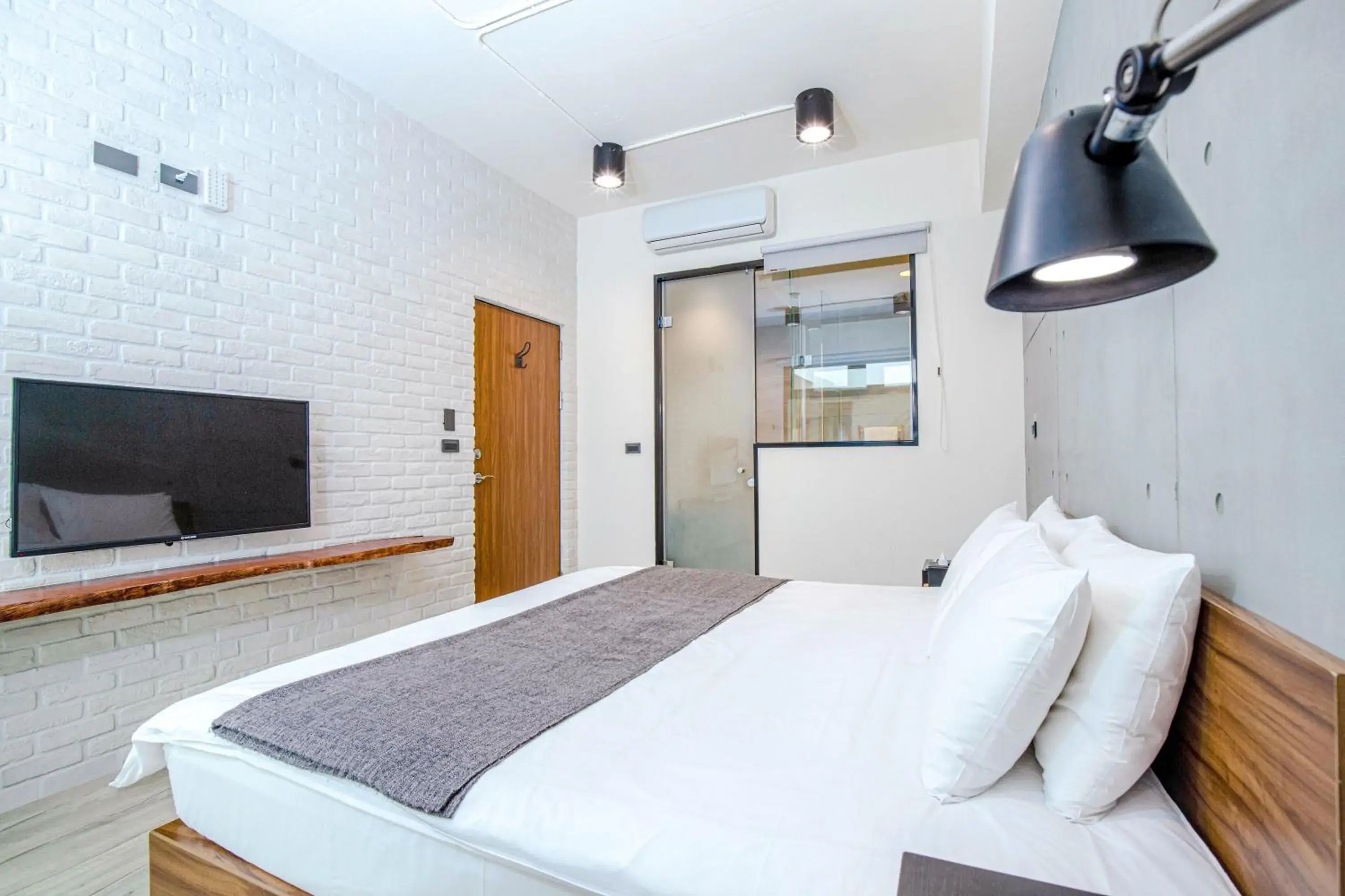 Photo of the whole room, Bed in 日月潭山慕藝旅 Sun Moon Inn Photo of the whole room, Bed in 日月潭山慕藝旅 Sun Moon Inn