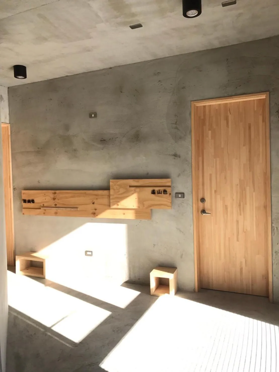 Decorative detail, Bed in 日月潭山慕藝旅 Sun Moon Inn