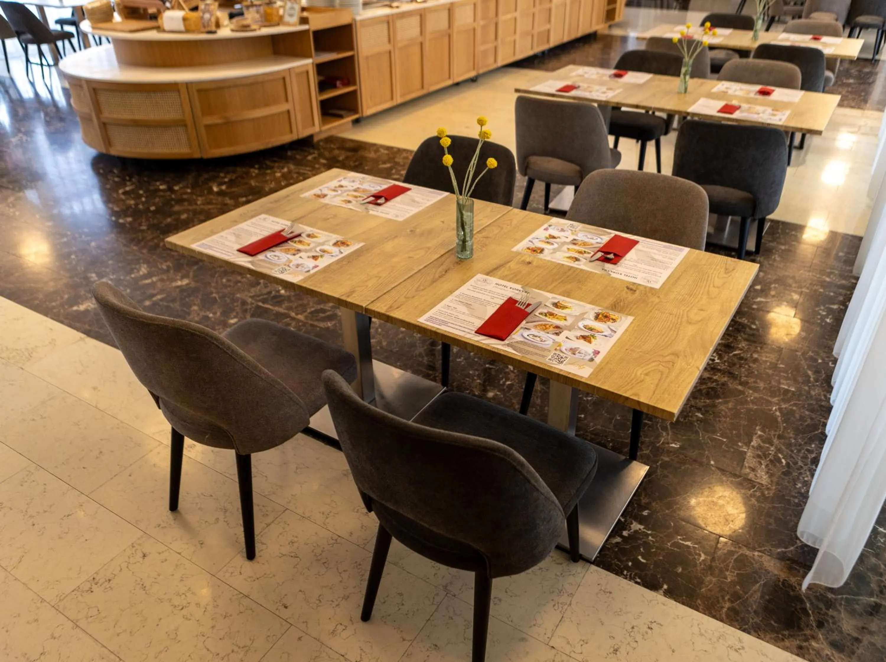 Restaurant/places to eat in Hotel Korkyra