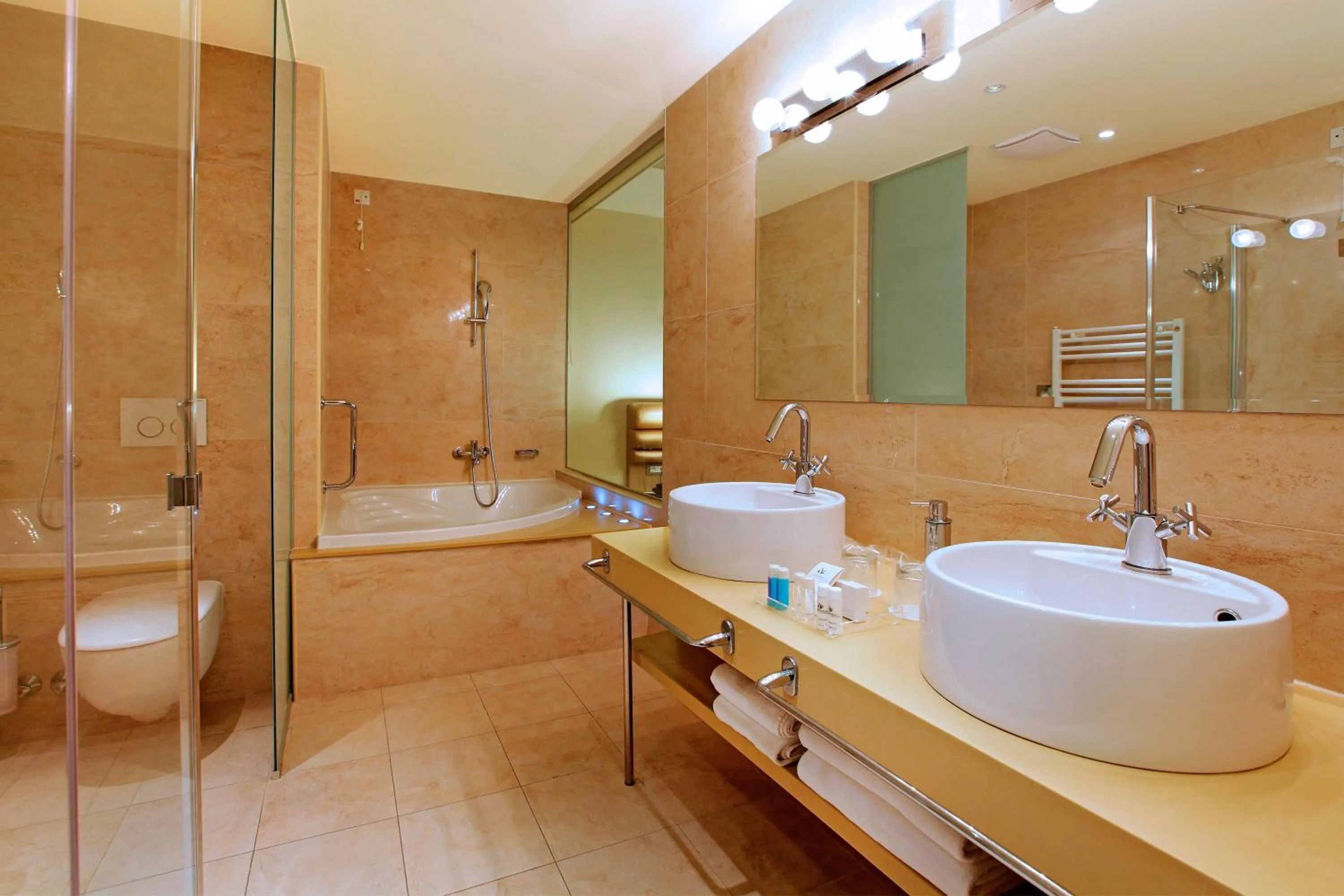 Shower in Hotel Korkyra