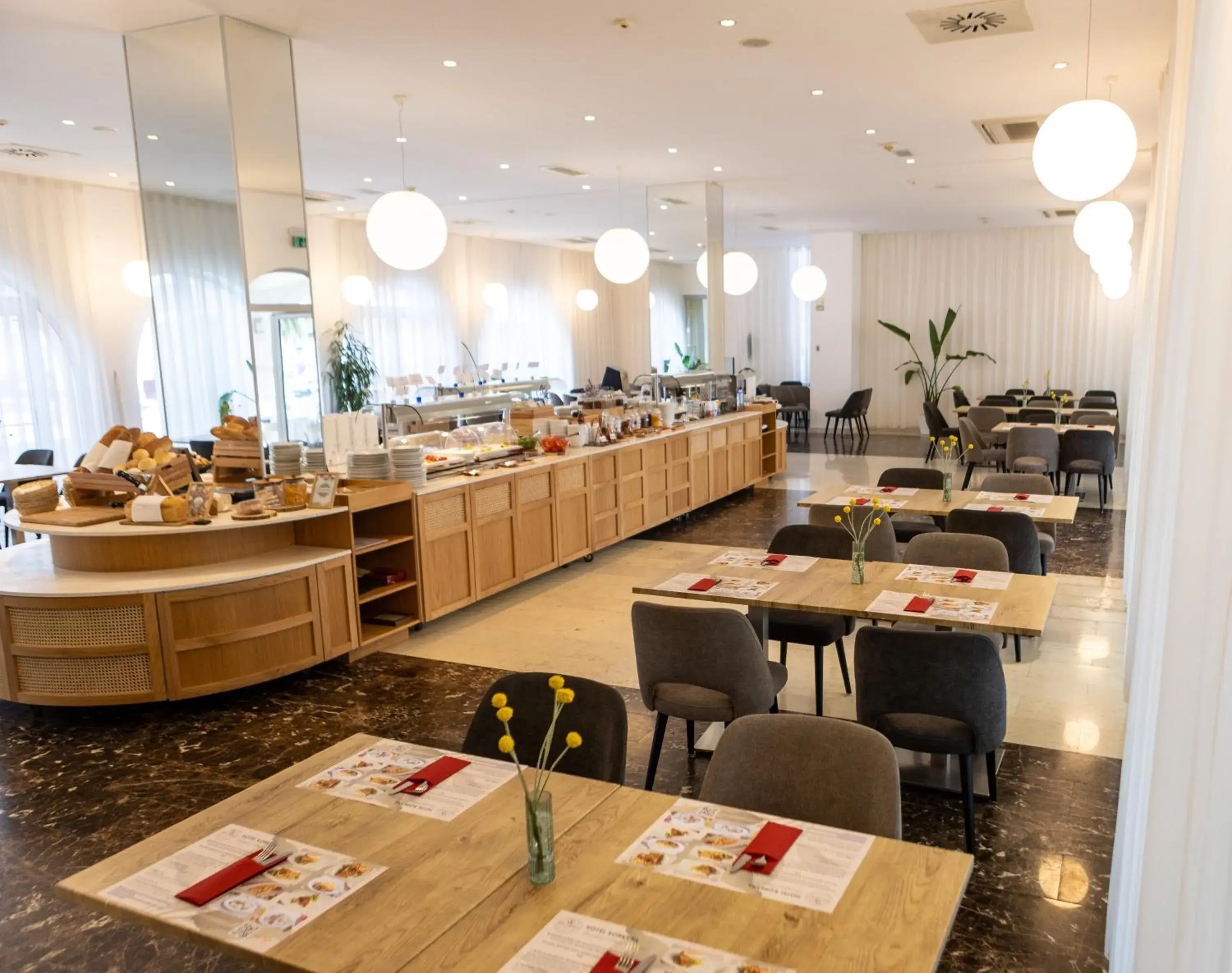 Restaurant/places to eat in Hotel Korkyra Restaurant/places to eat in Hotel Korkyra