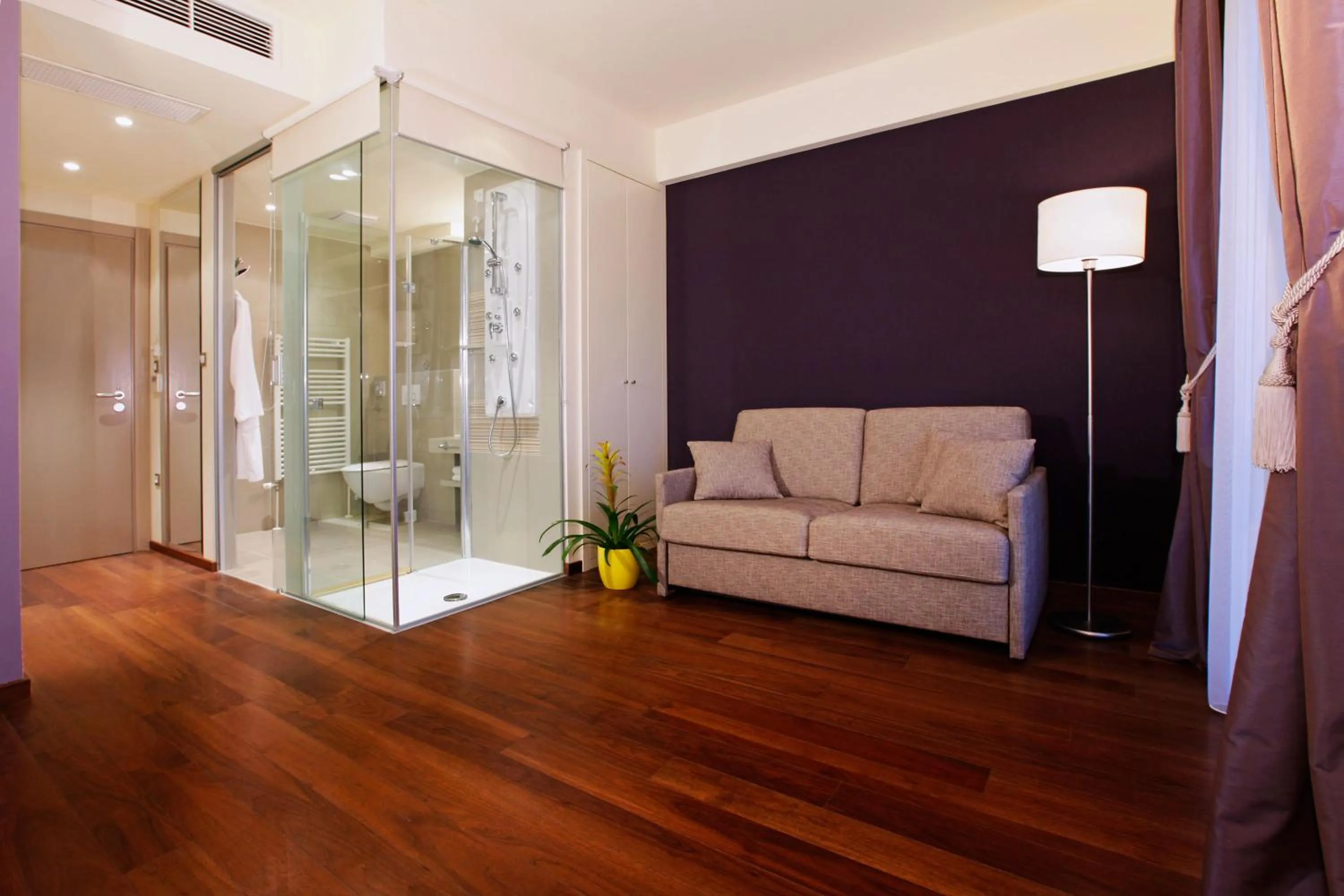 Bathroom in Hotel Korkyra