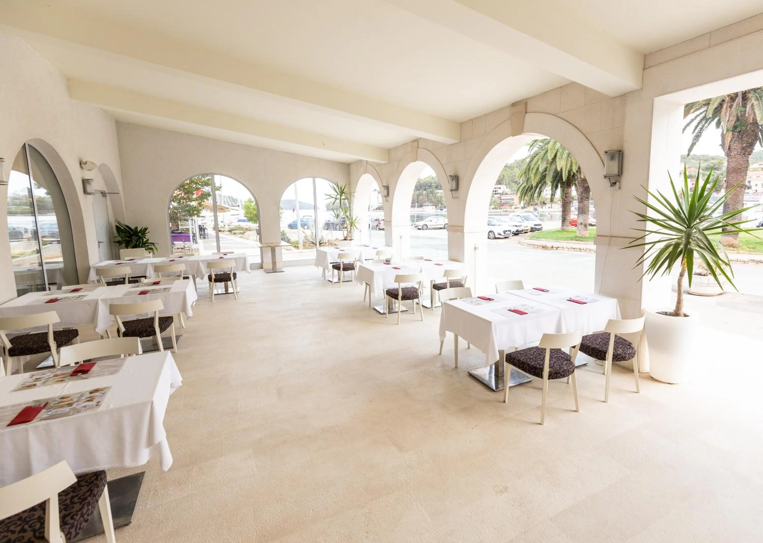 Restaurant/places to eat in Hotel Korkyra