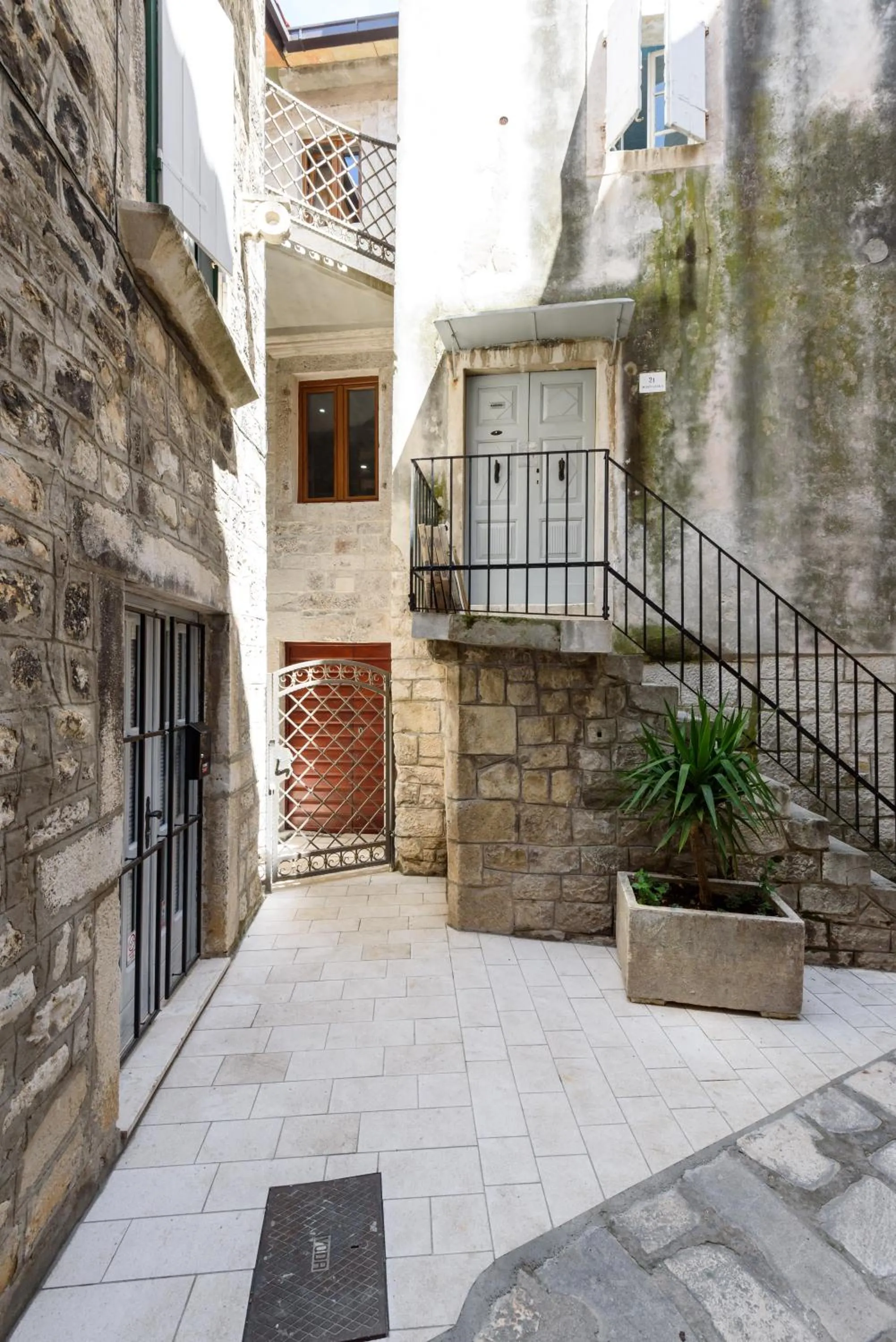 Facade/entrance in Villa Kudelik - Stone Story