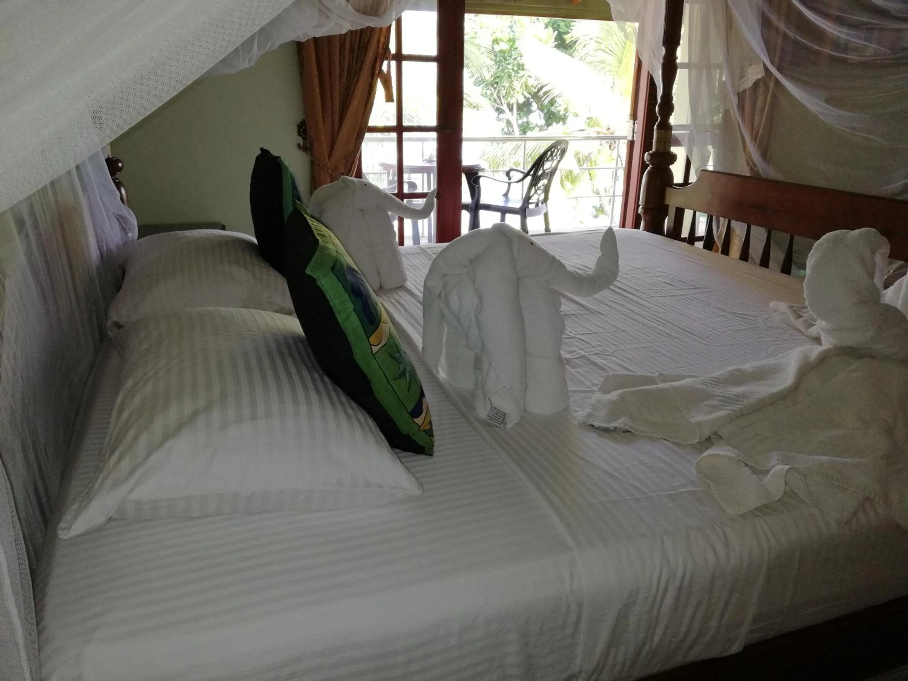 Balcony/Terrace, Bed in Mahi Villa