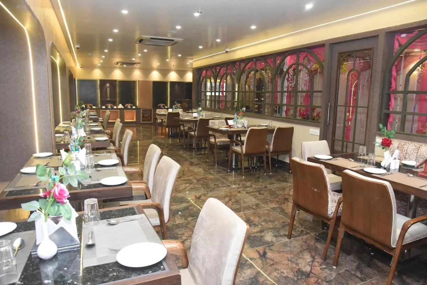 Restaurant/places to eat in The AVR Hotels & Banquets