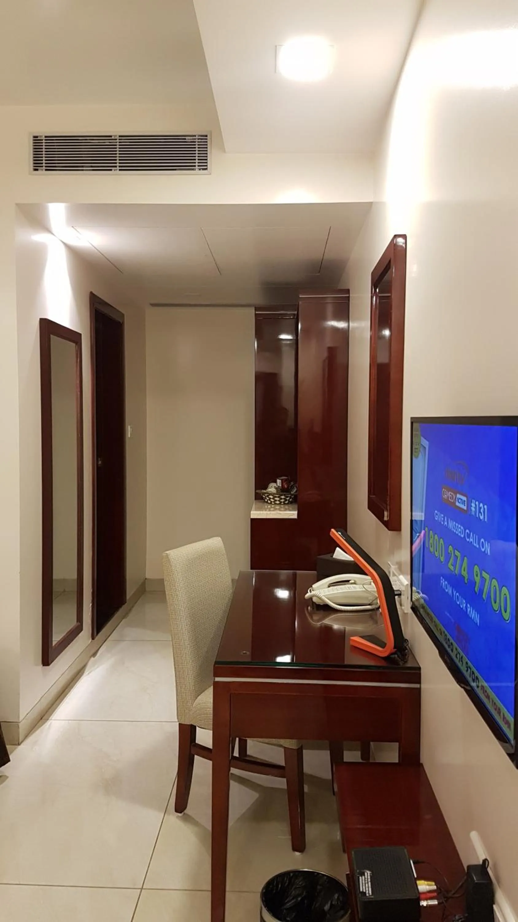 TV and multimedia in The AVR Hotels & Banquets