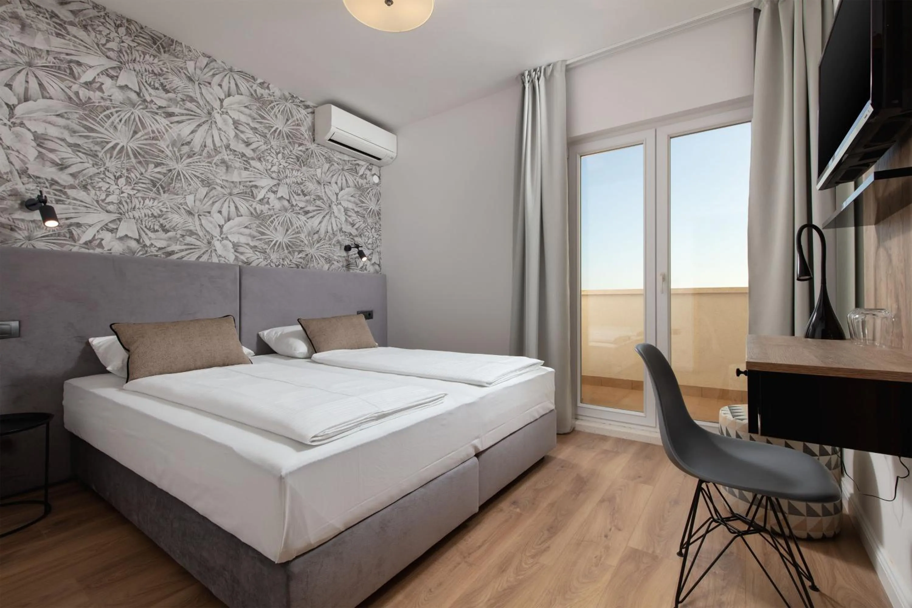 Family Room with Balcony and Sea View in Pansion Amigos
