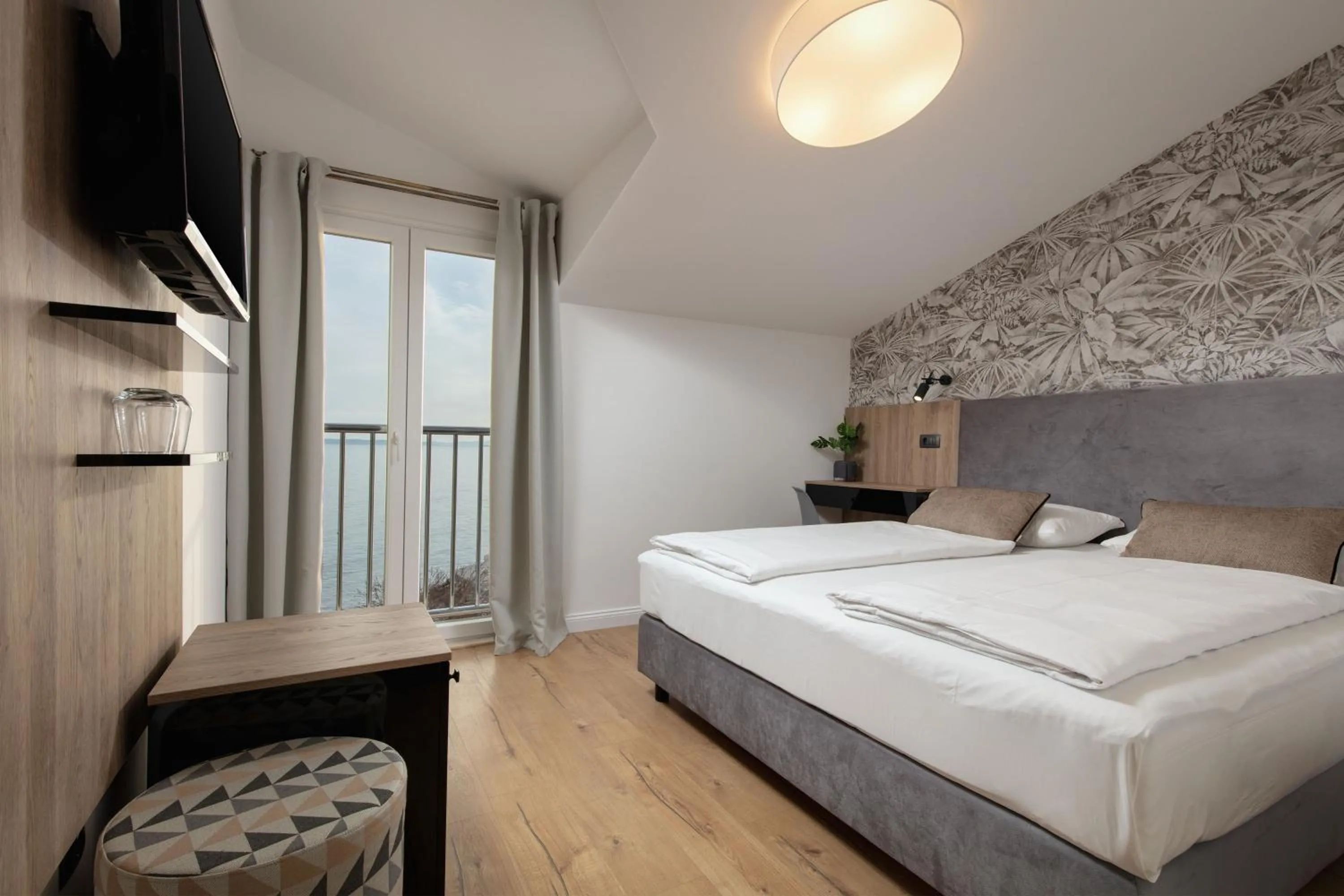 Queen Room with Sea View in Pansion Amigos