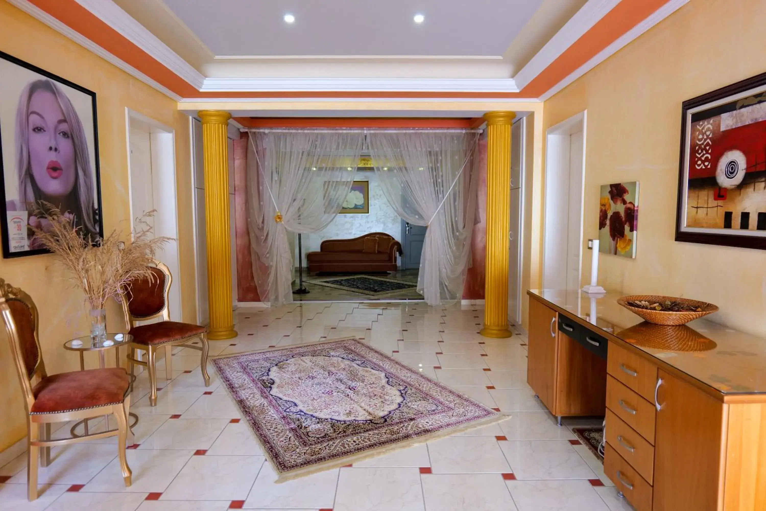 Seating area, Bed in Hotel Lindi Seating area, Bed in Hotel Lindi