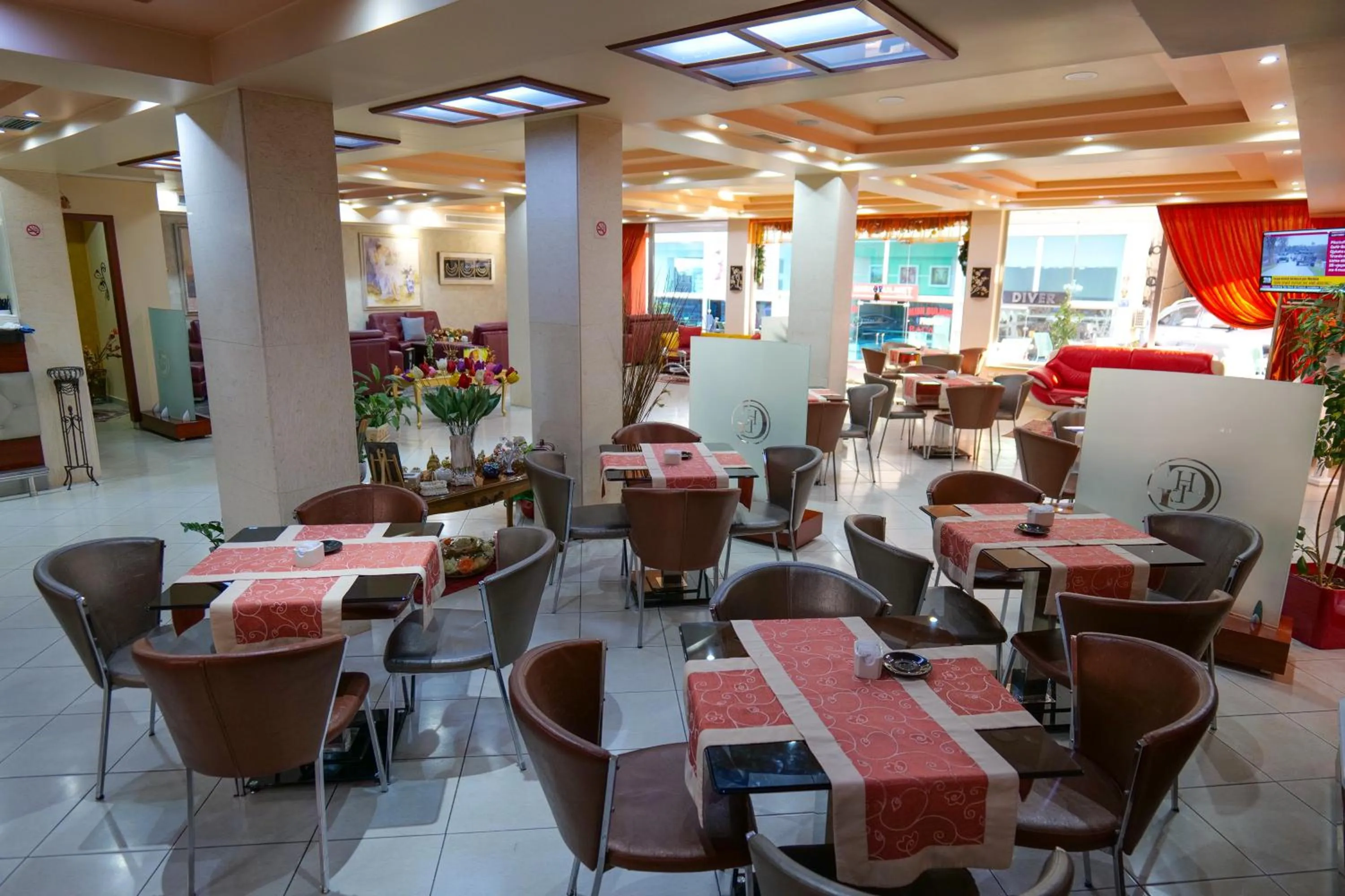 Restaurant/places to eat in Hotel Lindi