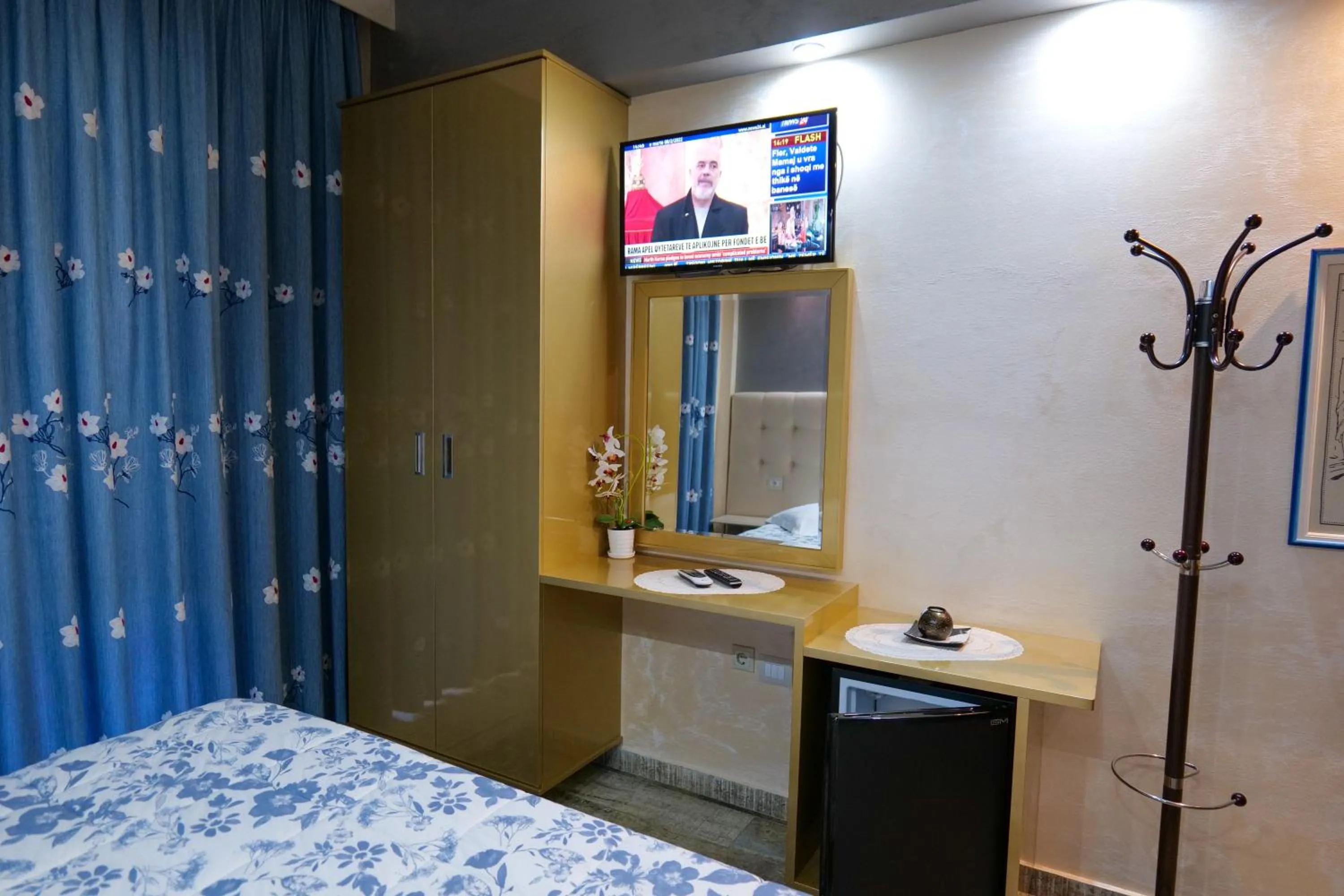 Communal lounge/ TV room in Hotel Lindi