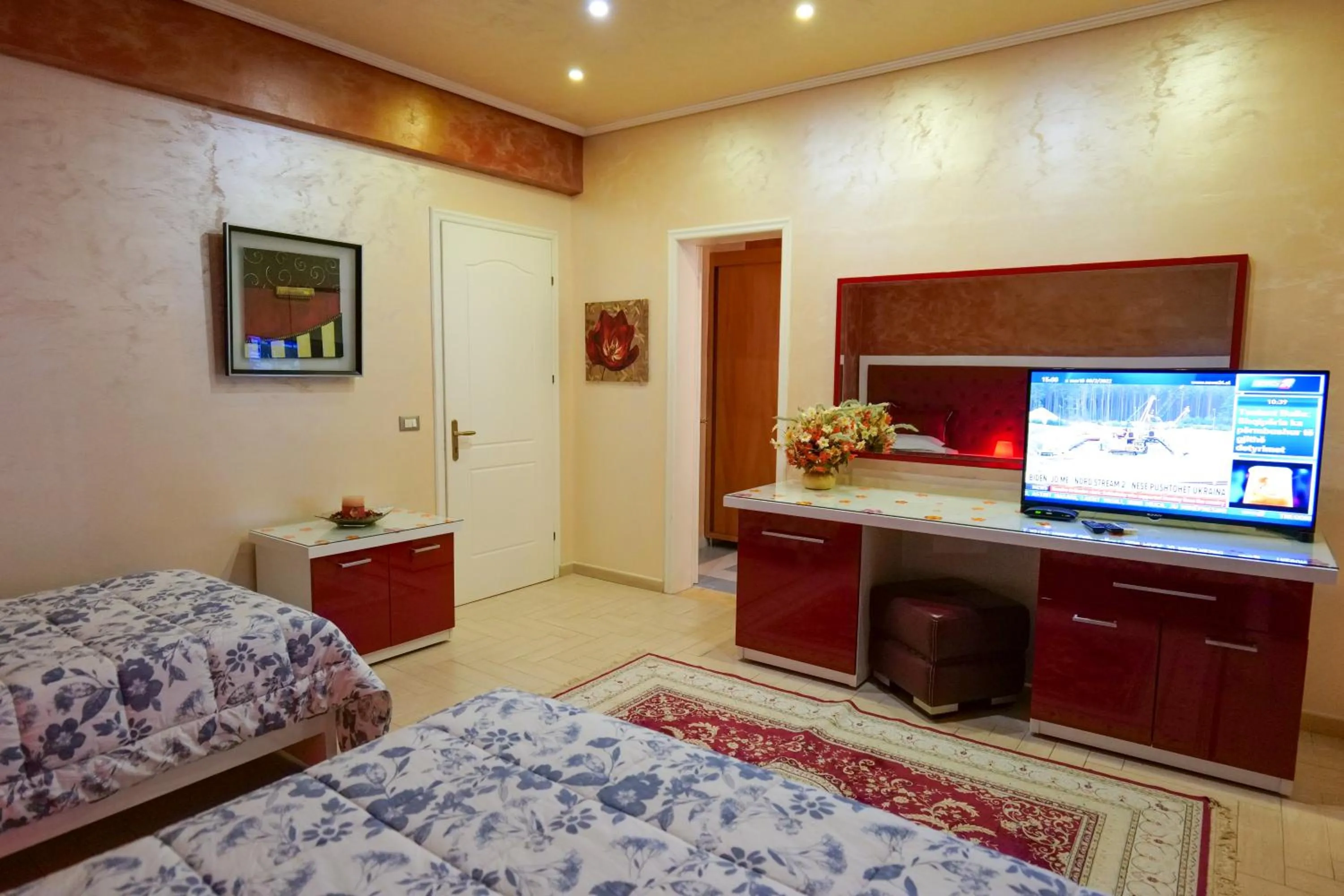 Communal lounge/ TV room in Hotel Lindi