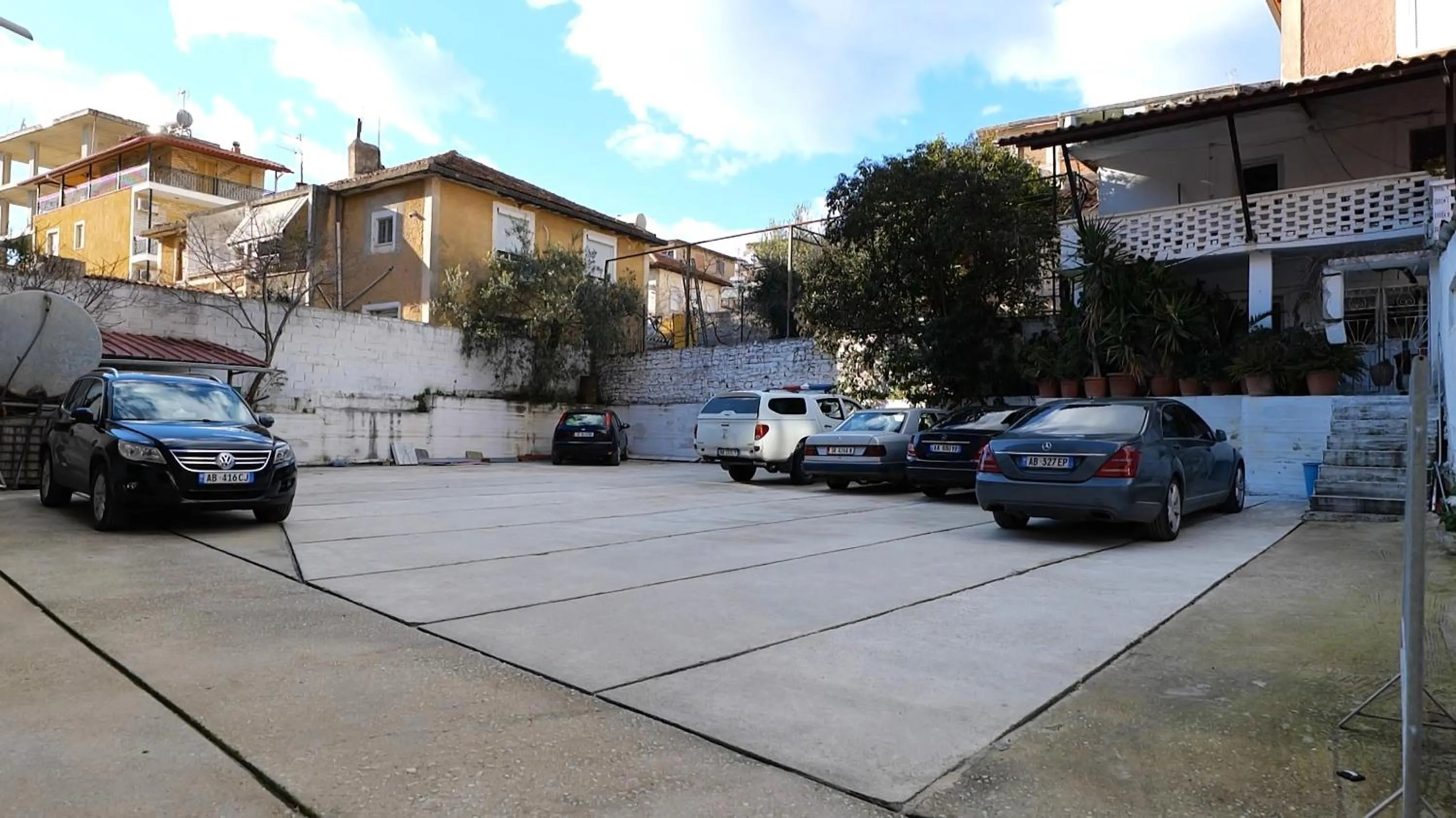 Parking in Hotel Lindi