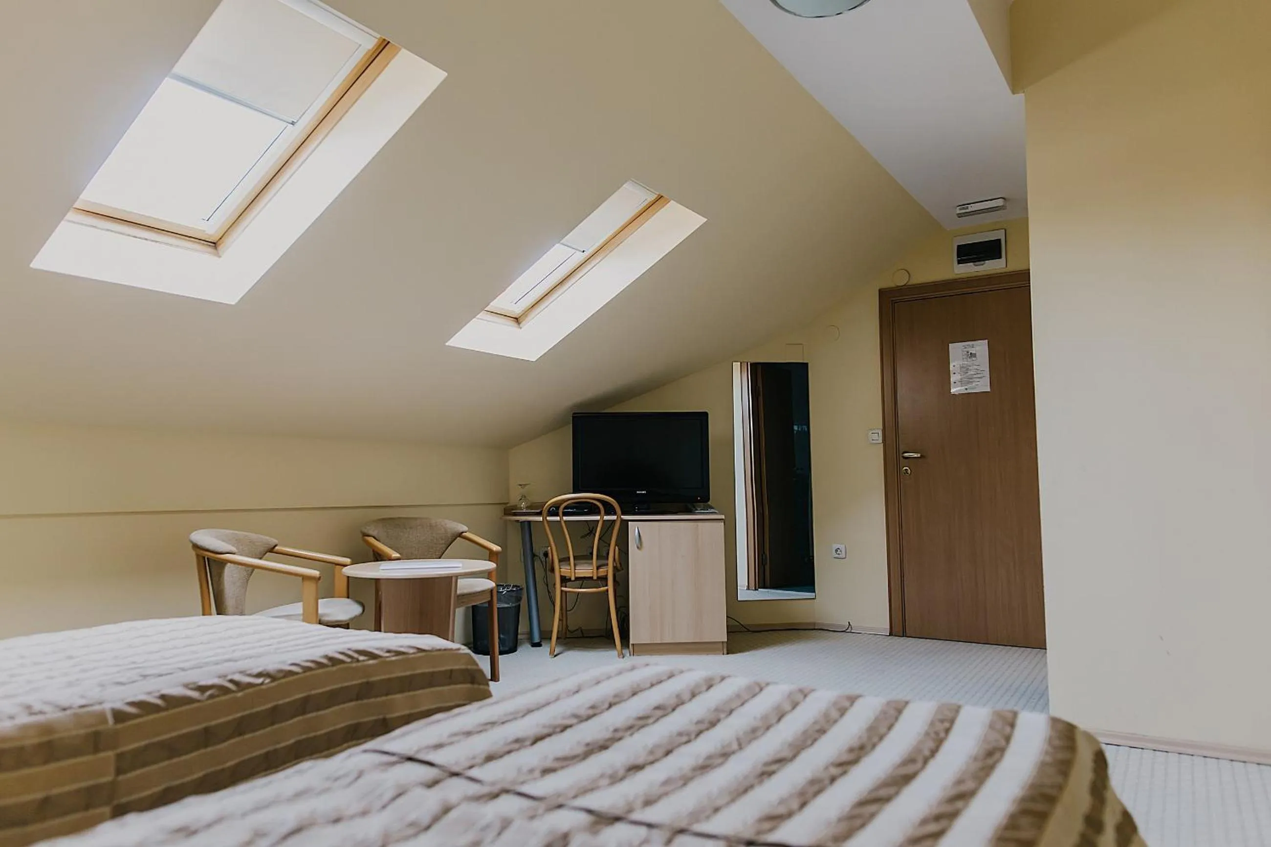 TV and multimedia, Bed in Hotel Silver