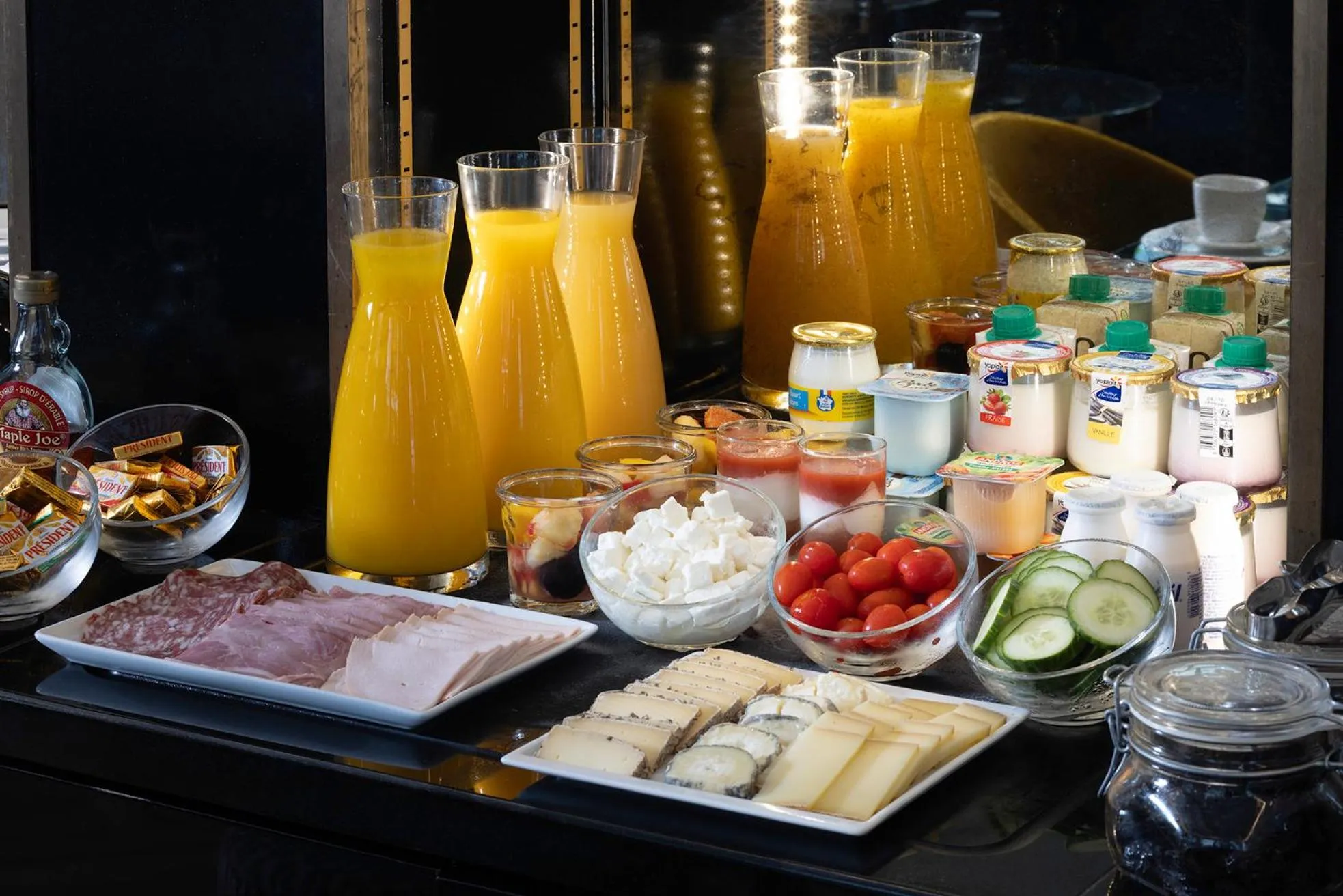 Food and drinks in Hotel Le 10 BIS