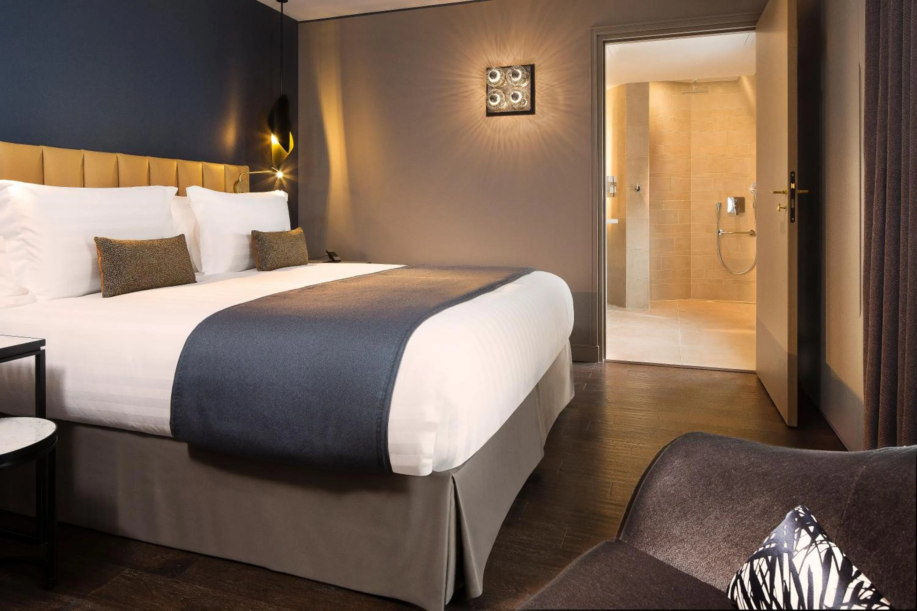 Photo of the whole room, Bed in Hotel Le 10 BIS